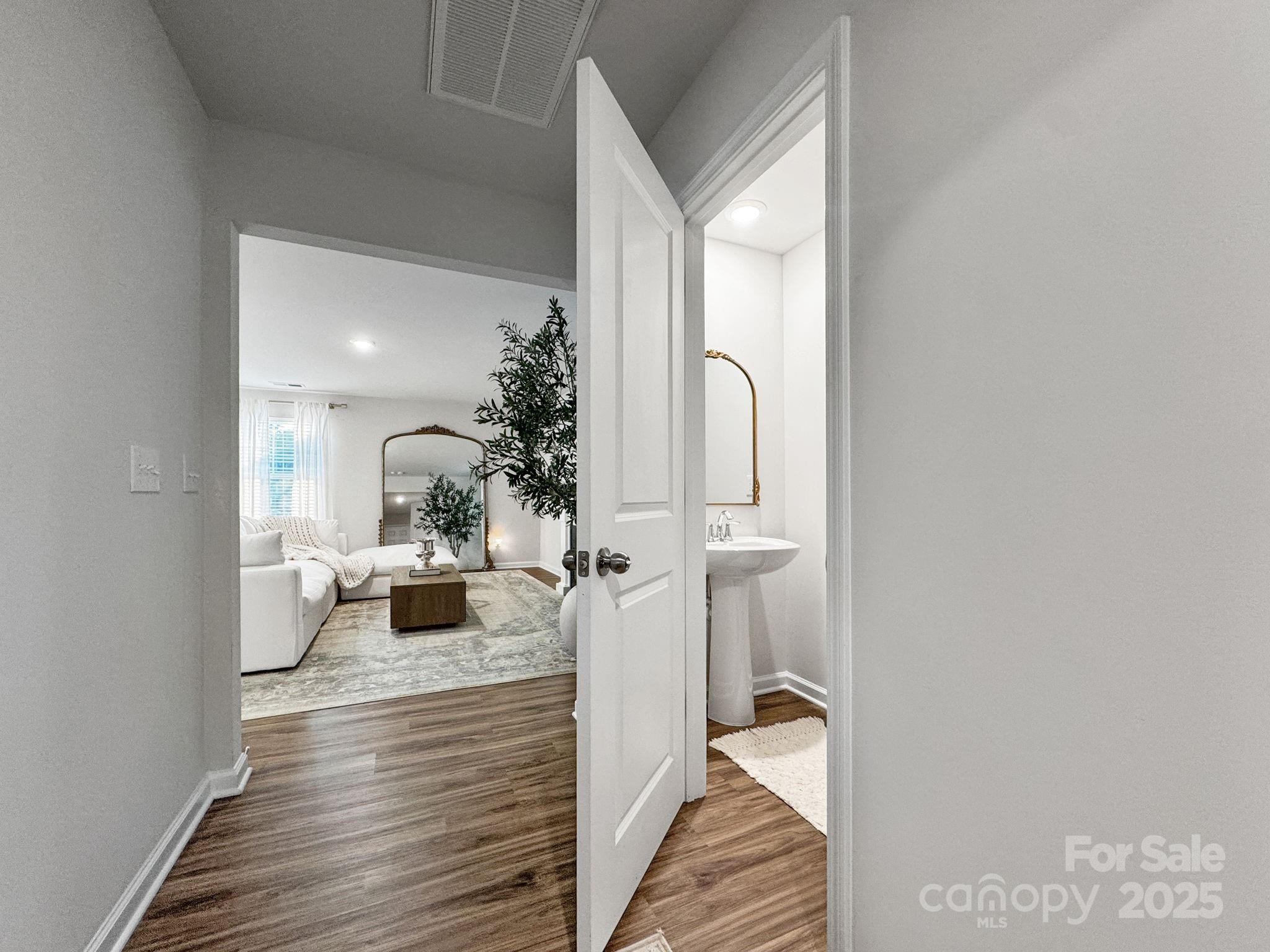 2807 Oldfield Drive Property Photo 6