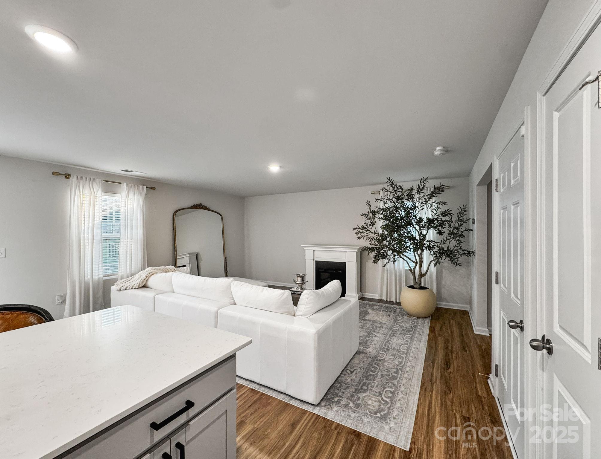 2807 Oldfield Drive Property Photo 7