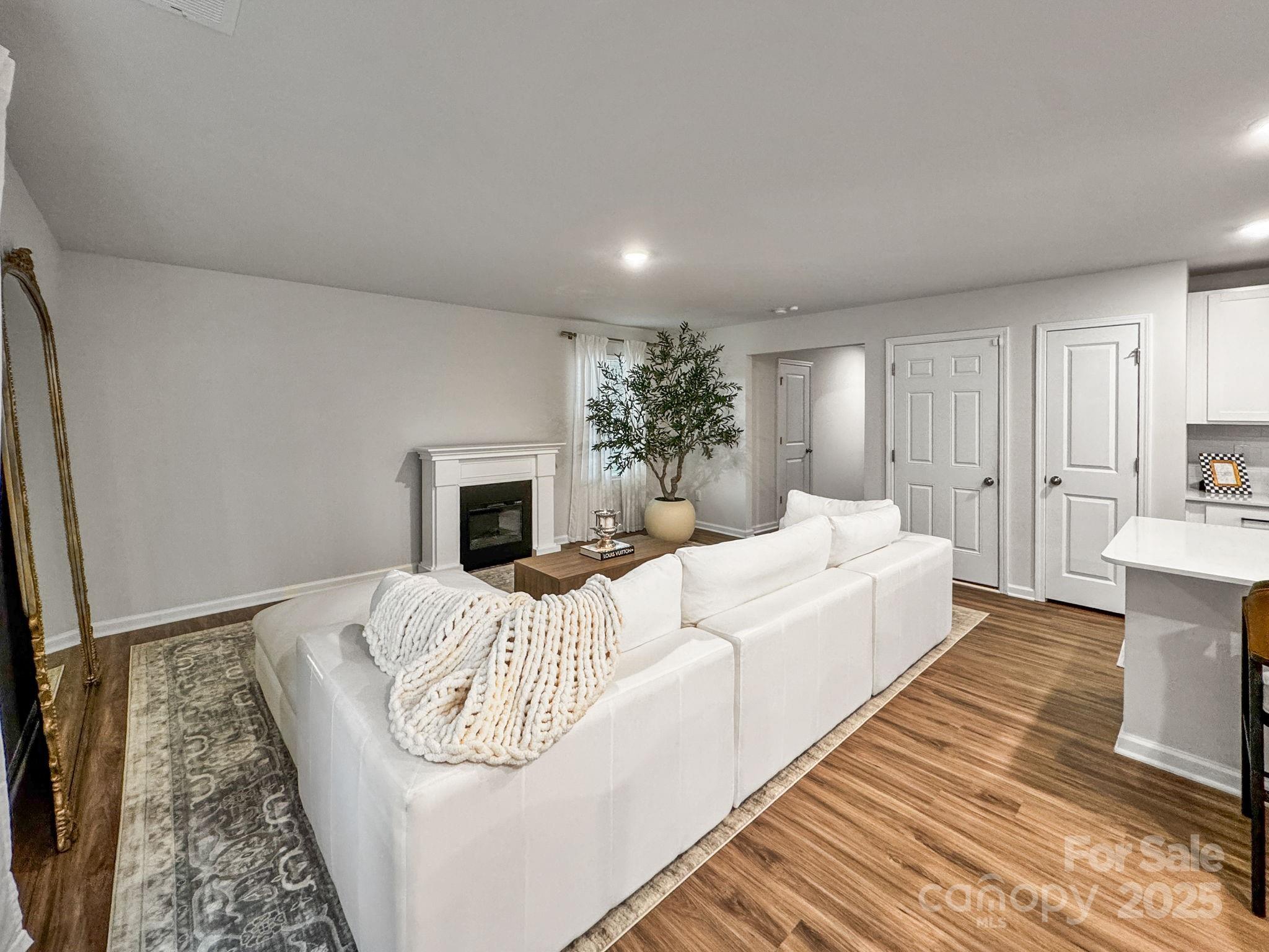 2807 Oldfield Drive Property Photo 8