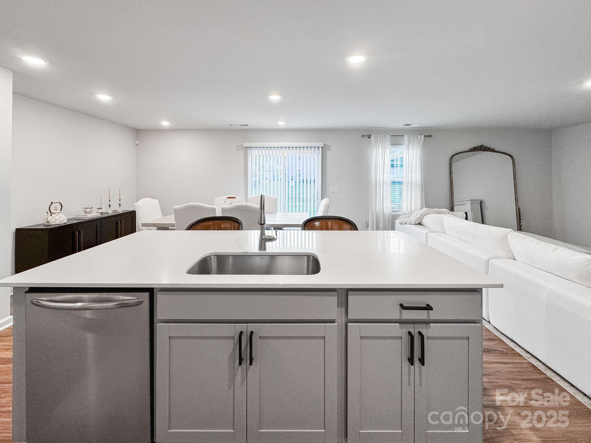 2807 Oldfield Drive Property Photo 10