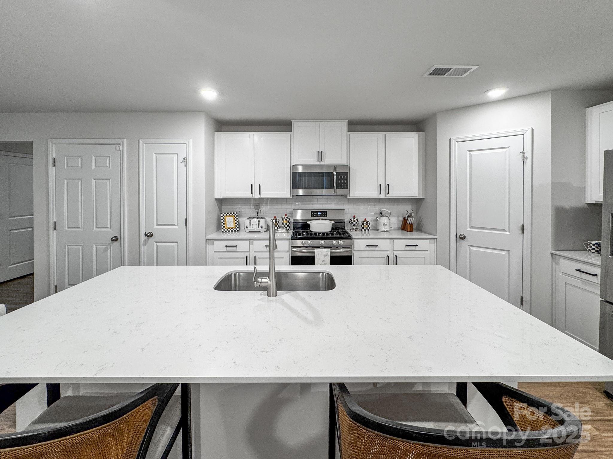 2807 Oldfield Drive Property Photo 11