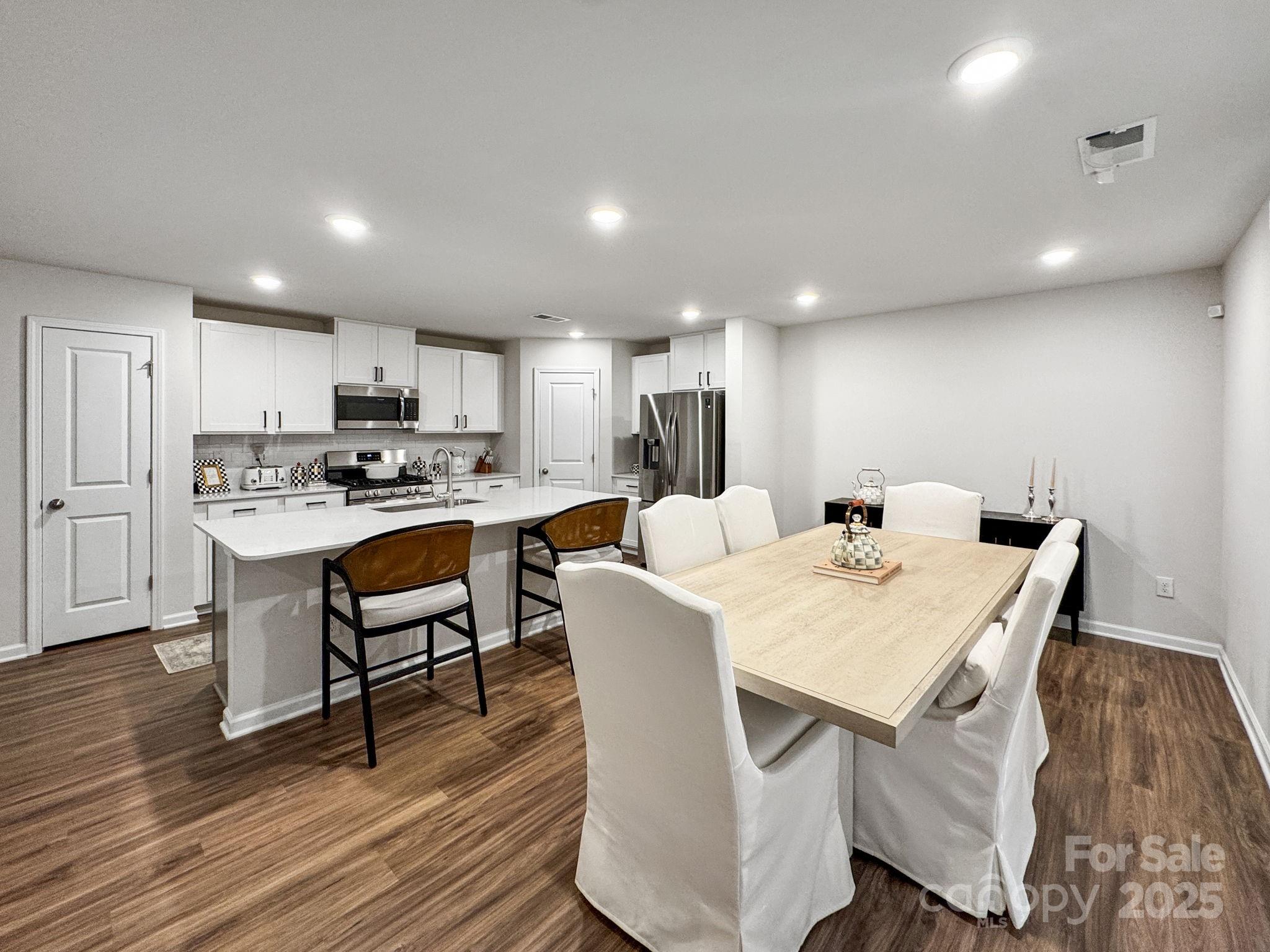 2807 Oldfield Drive Property Photo 12