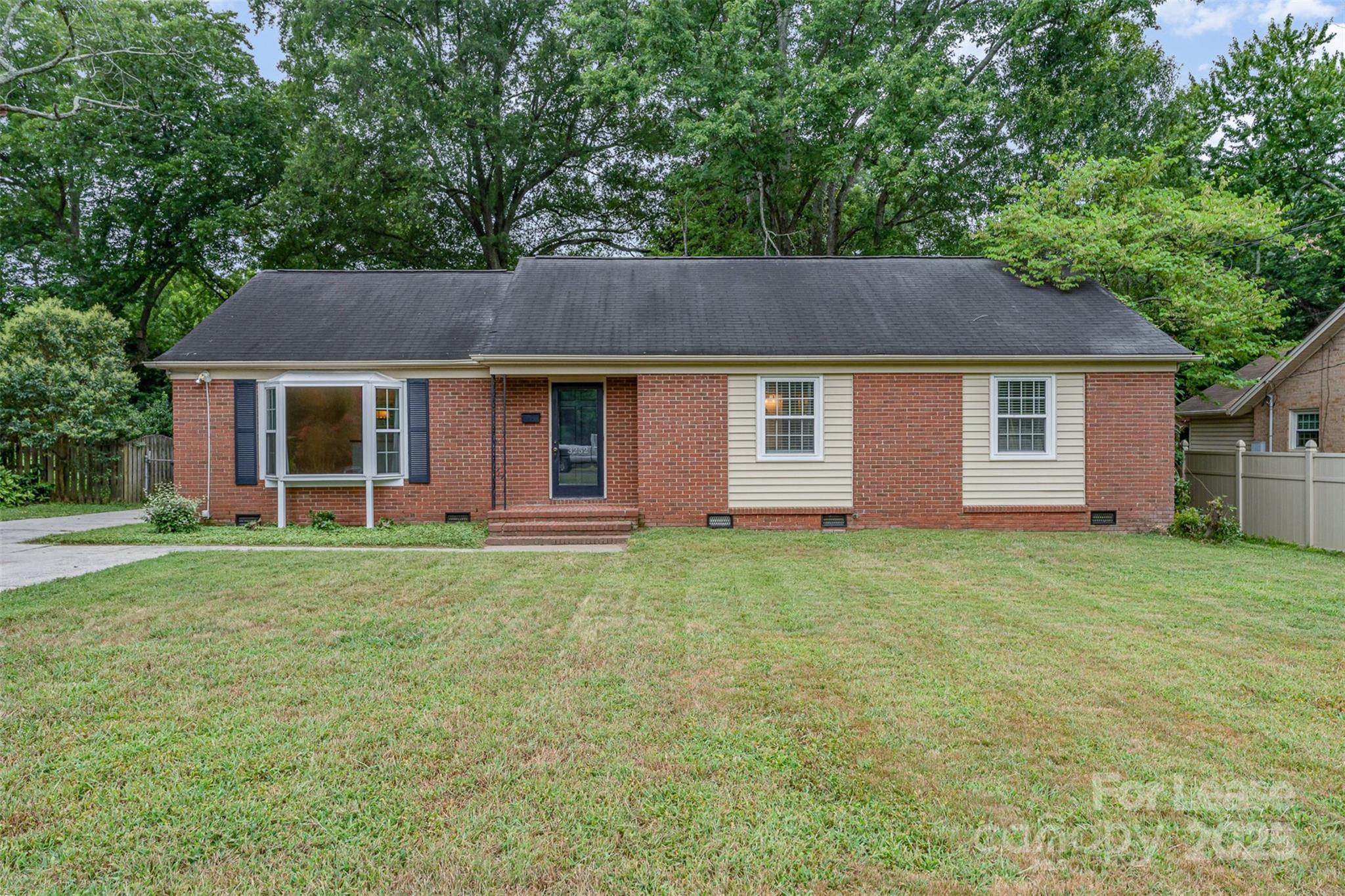 3252 Northampton Drive Property Photo 1