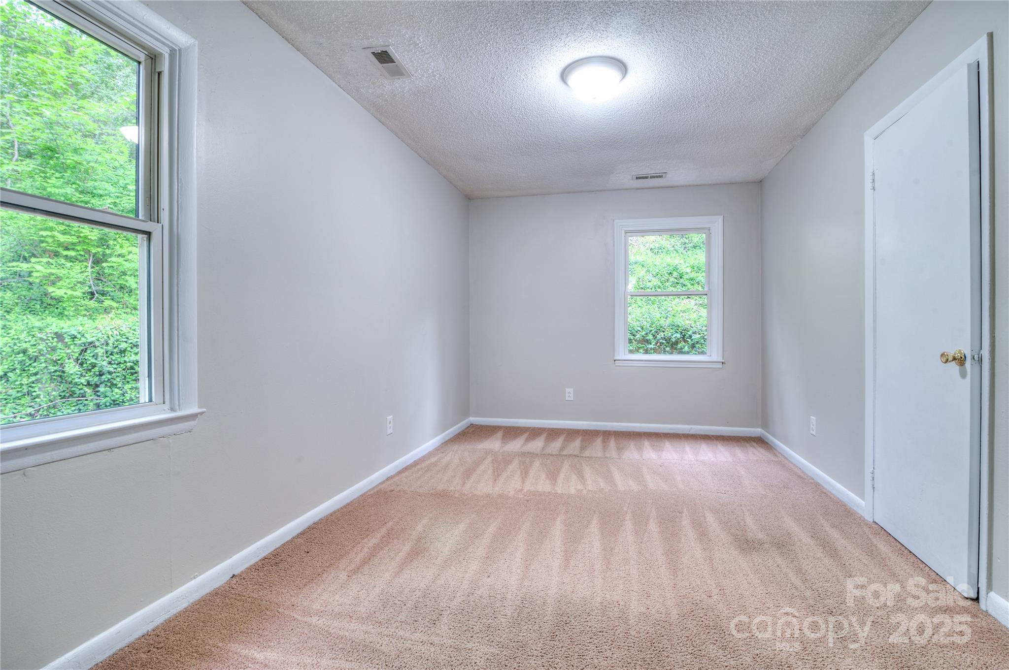 817 32nd Street Drive Property Photo 3