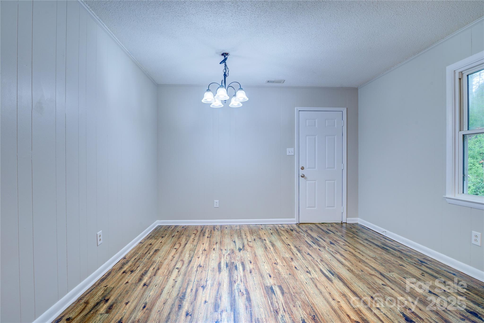 817 32nd Street Drive Property Photo 4