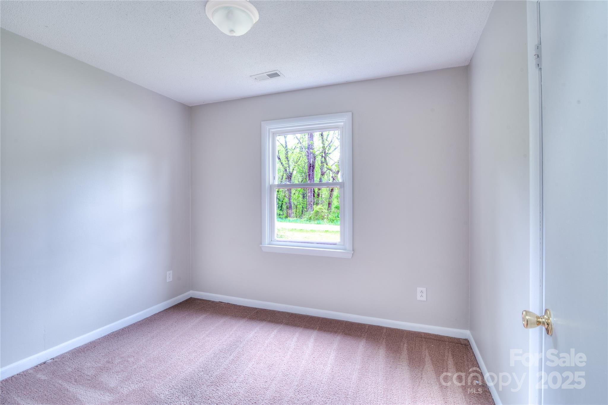 817 32nd Street Drive Property Photo 6