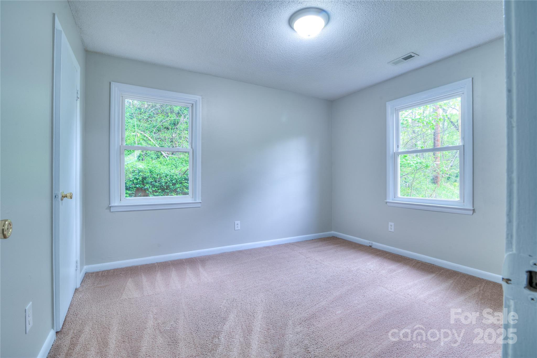 817 32nd Street Drive Property Photo 7
