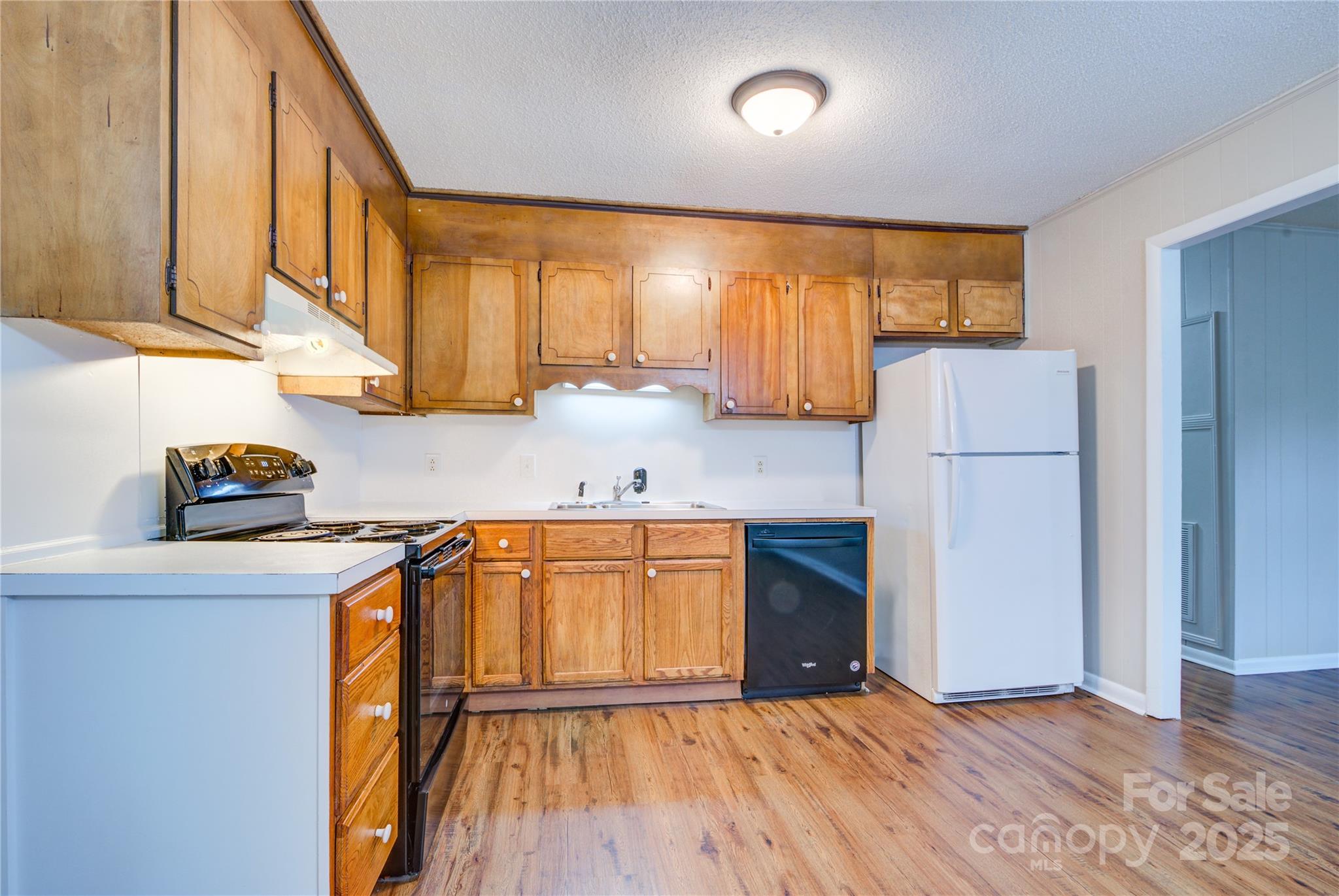 817 32nd Street Drive Property Photo 8