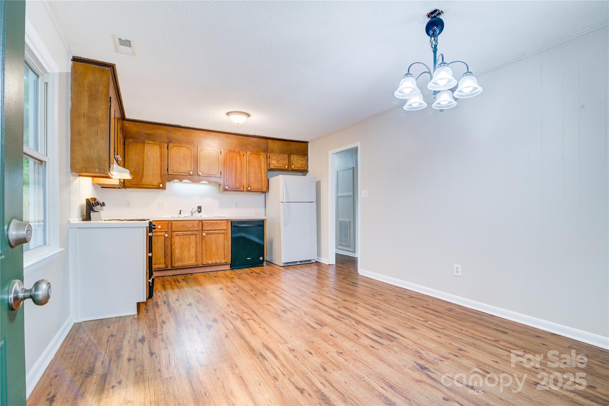817 32nd Street Drive Property Photo 9