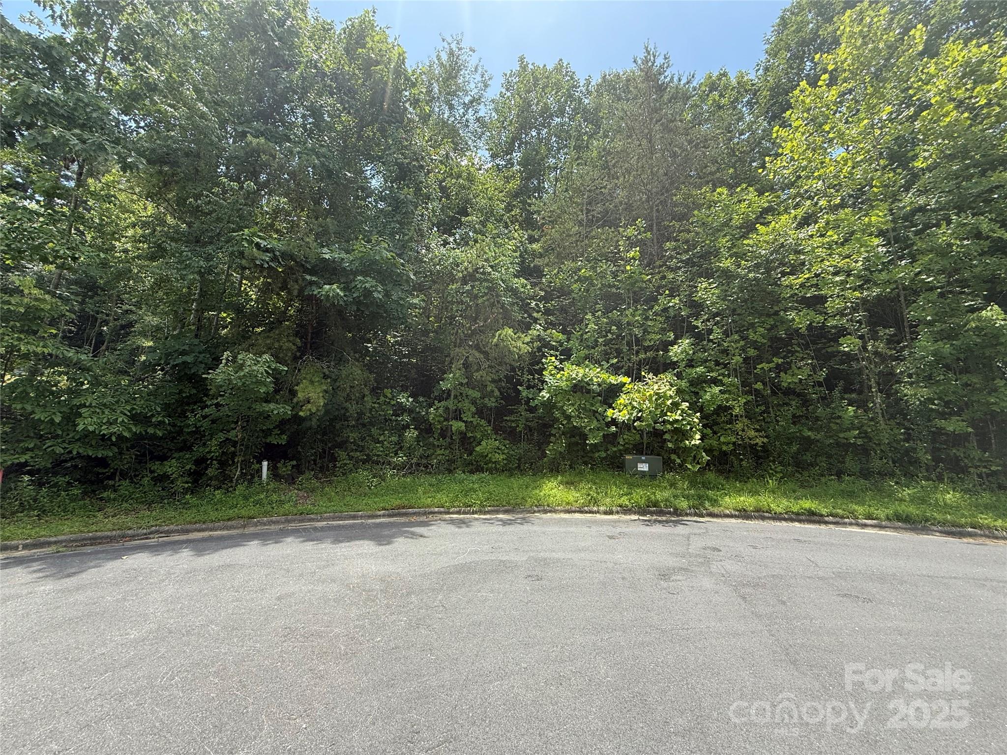 1047 Williamsburg Drive Property Photo 1