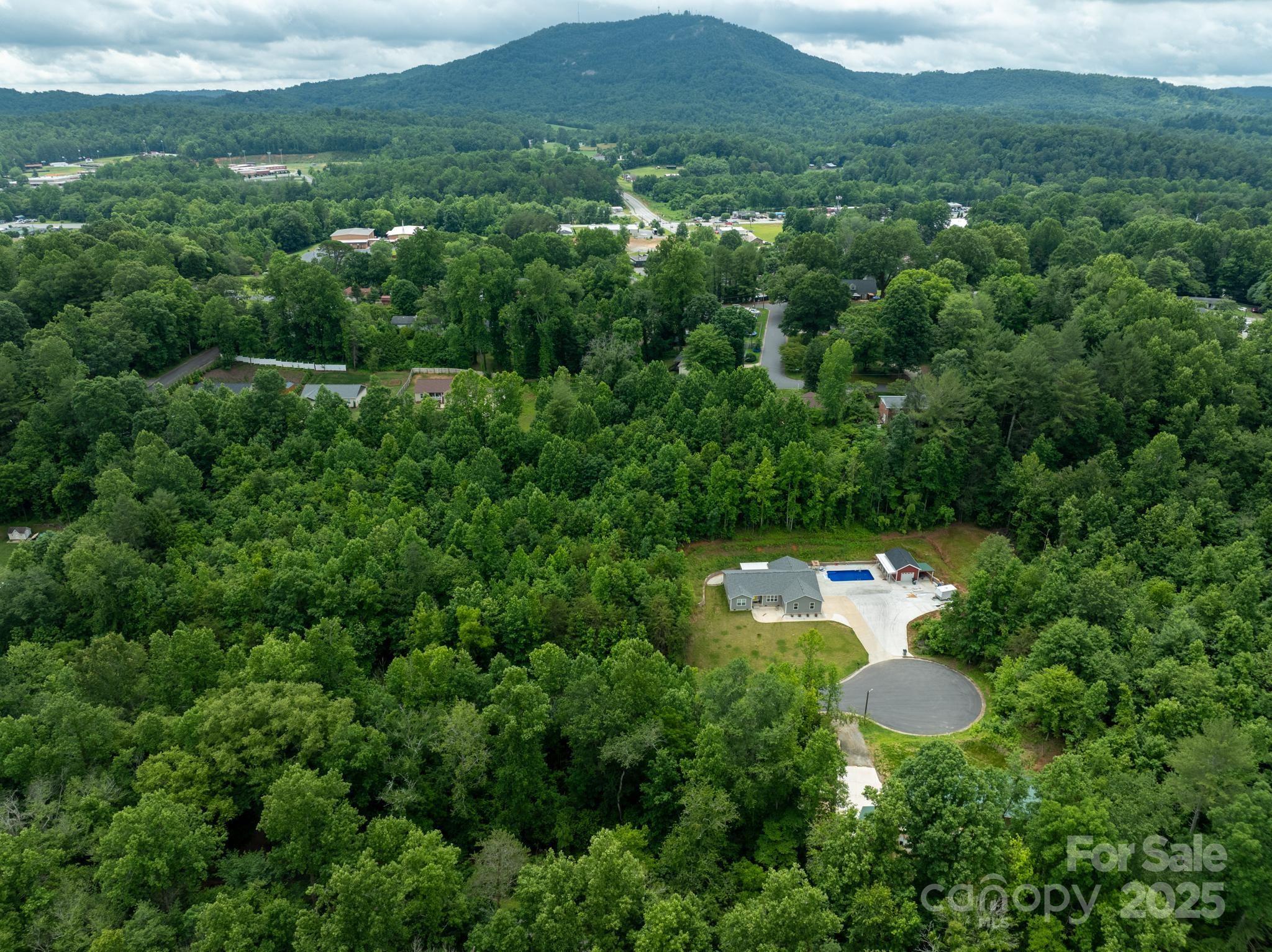 1047 Williamsburg Drive Property Photo 10