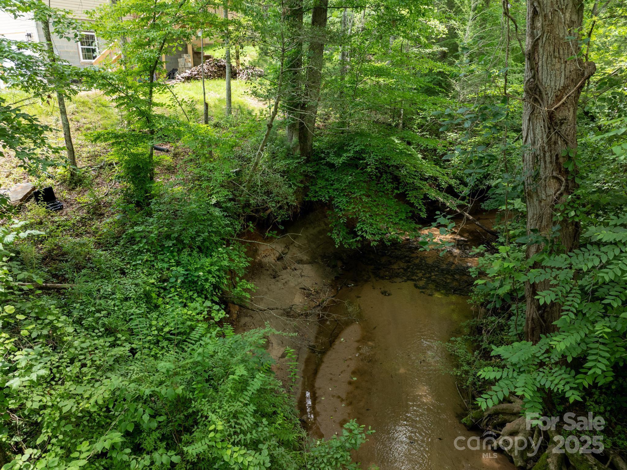 1047 Williamsburg Drive Property Photo 11