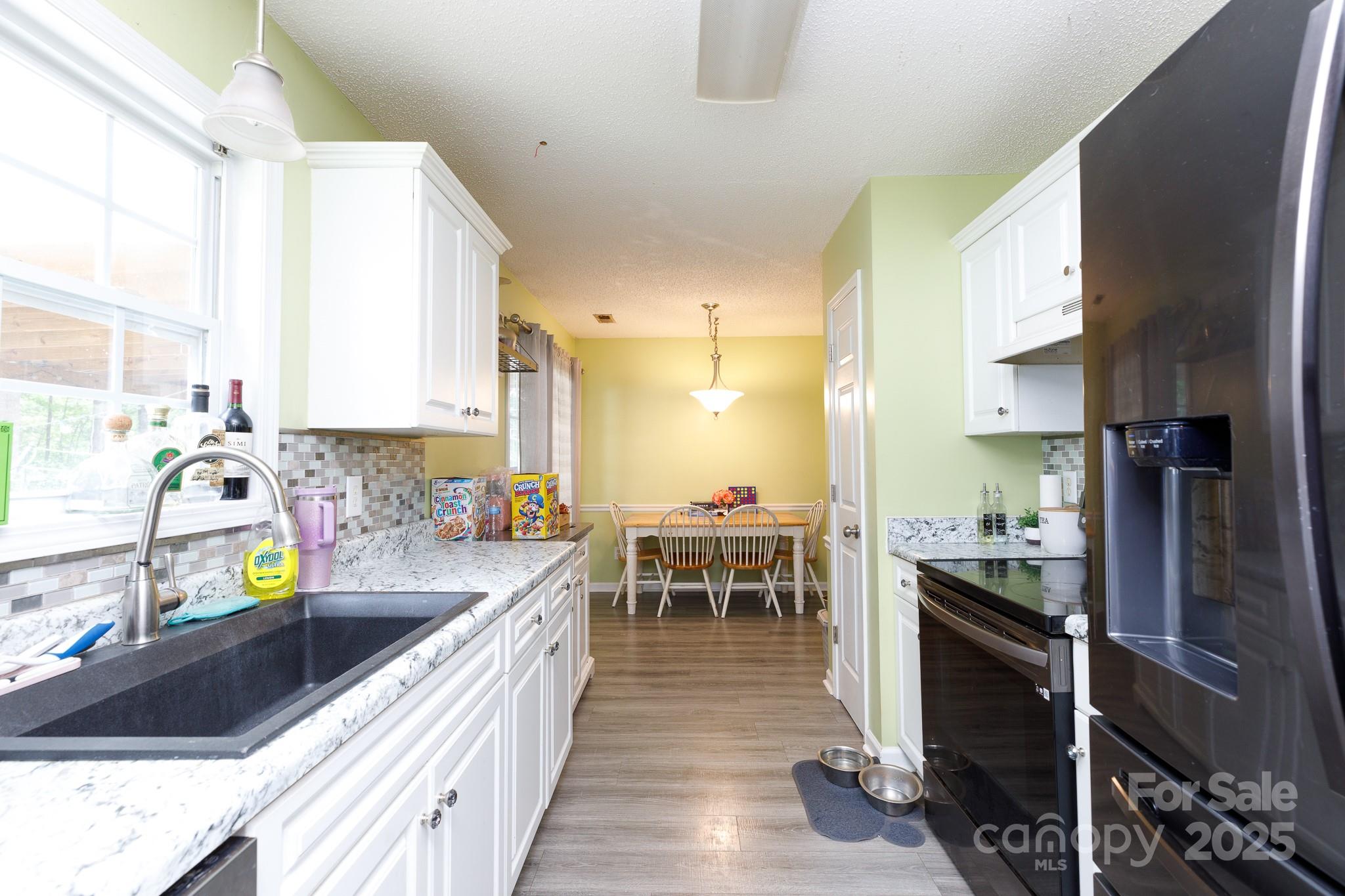 2260 Nuthatch Drive Property Photo 2