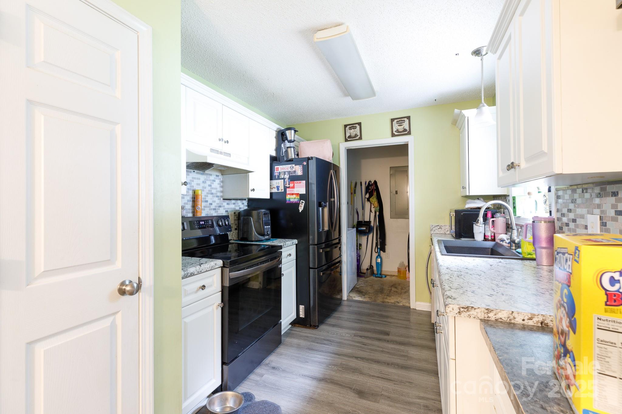 2260 Nuthatch Drive Property Photo 4