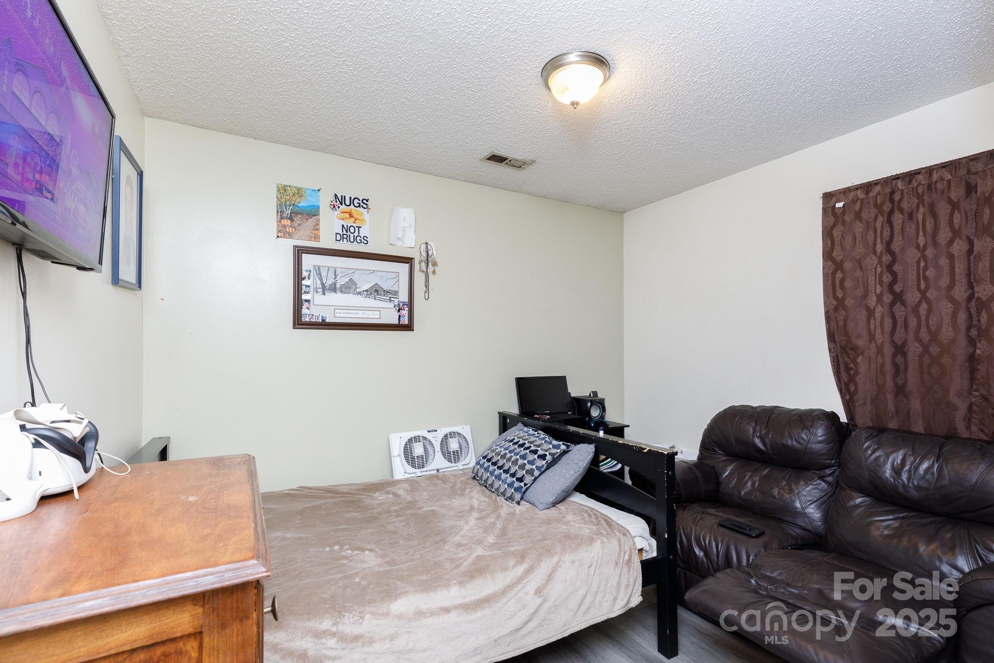 2260 Nuthatch Drive Property Photo 7