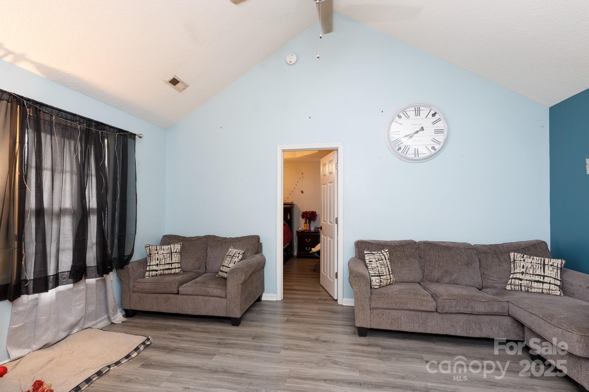 2260 Nuthatch Drive Property Photo 14