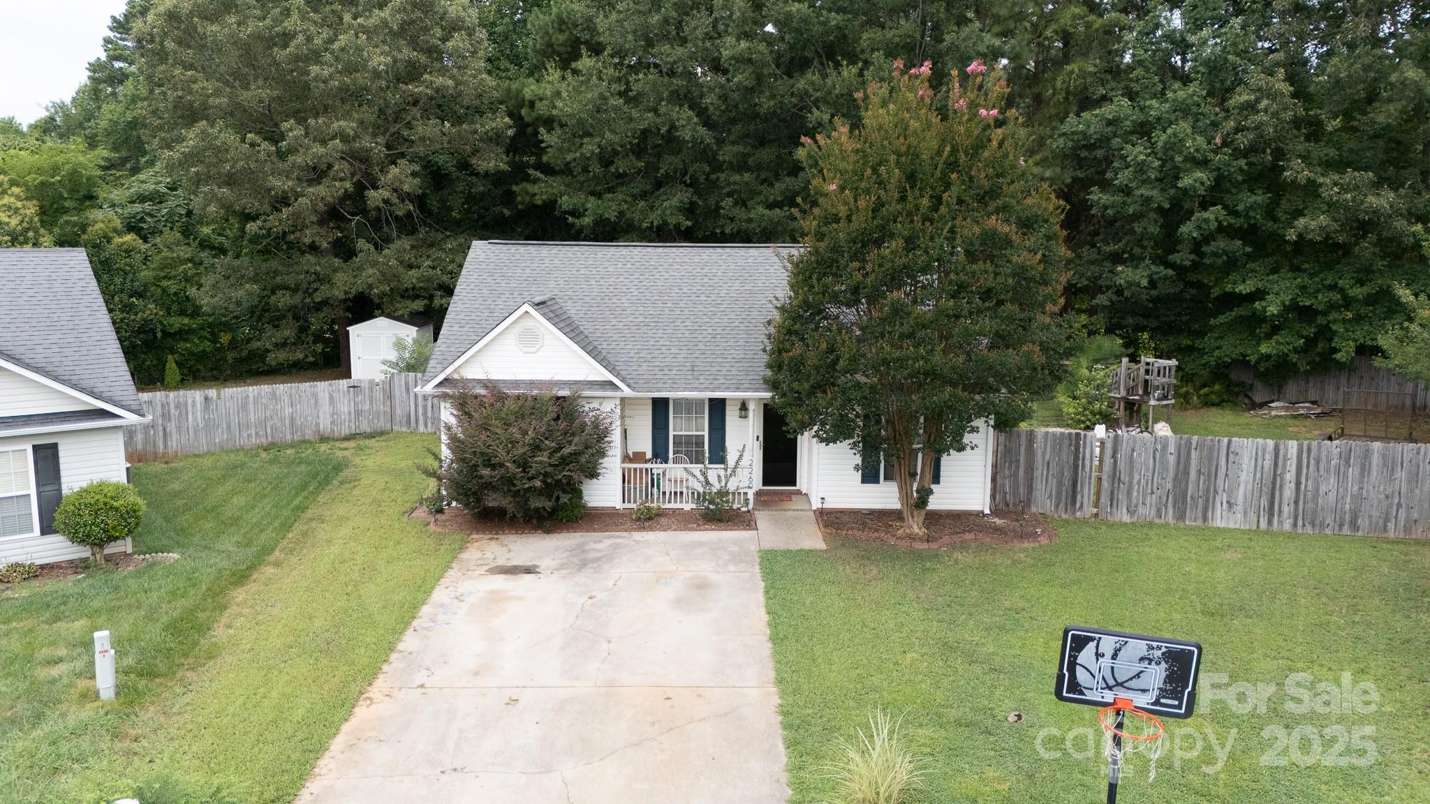 2260 Nuthatch Drive Property Photo 18