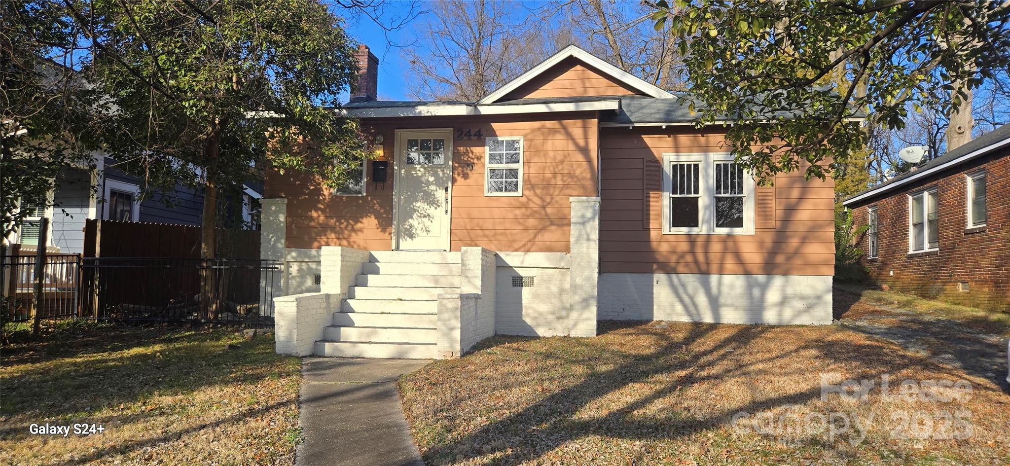 244 W Kingston Avenue Property Photo 1