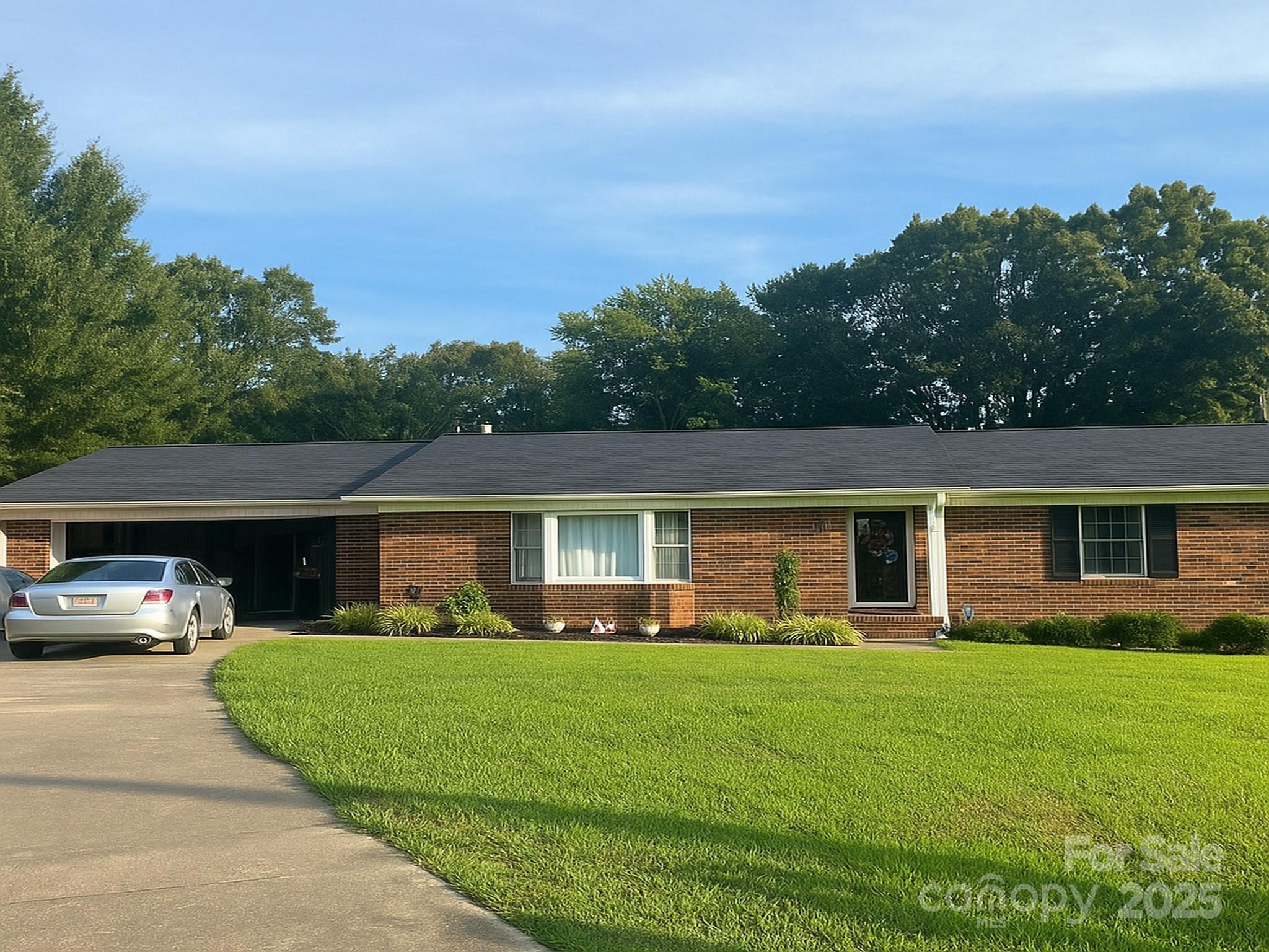 2224 Fairfield Court Property Photo 1