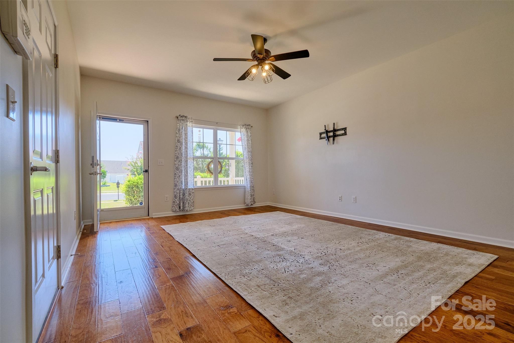 5176 Crystal Lakes Drive Property Photo 7