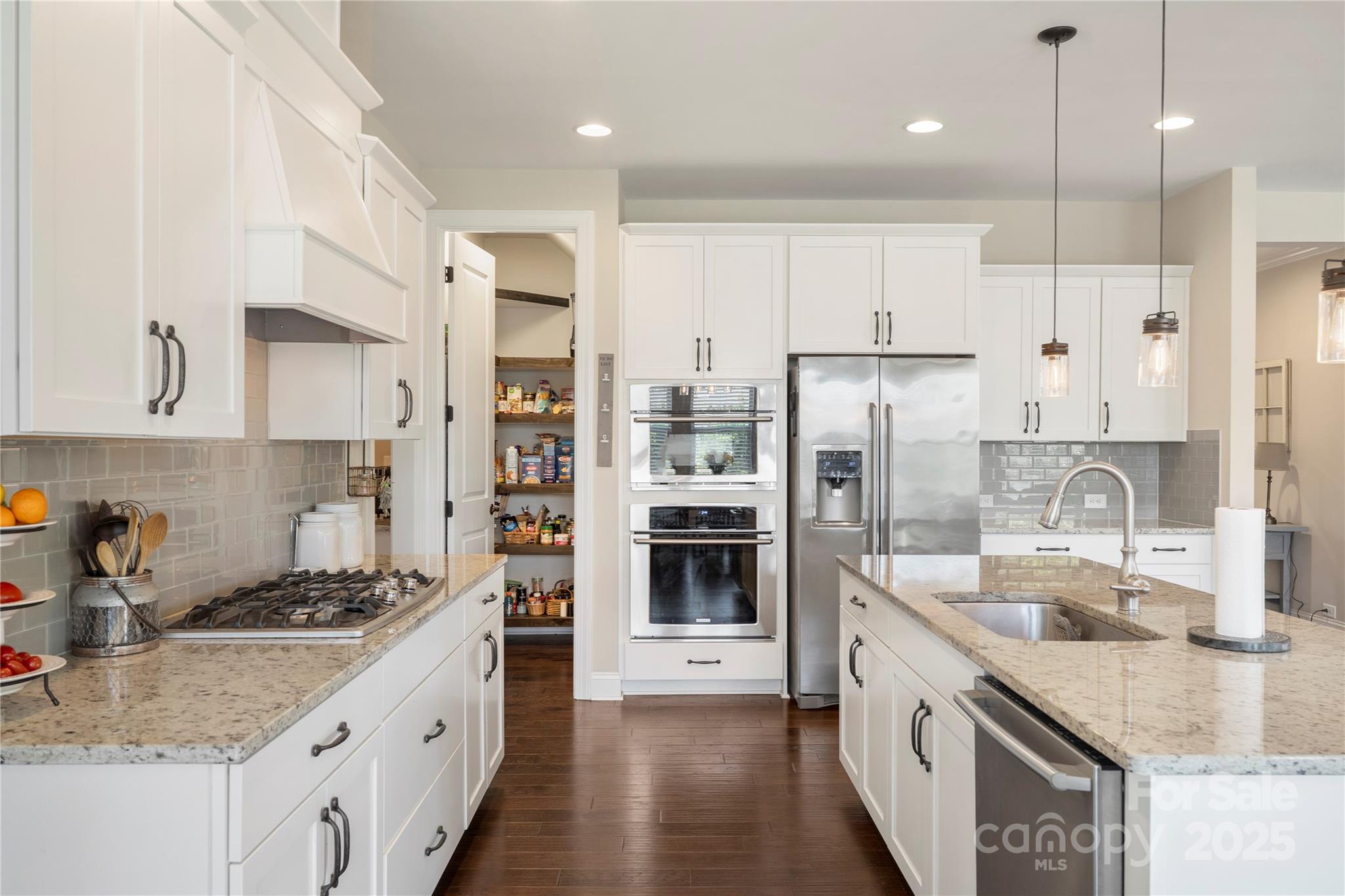 14914 Marymont Avenue Property Photo 15