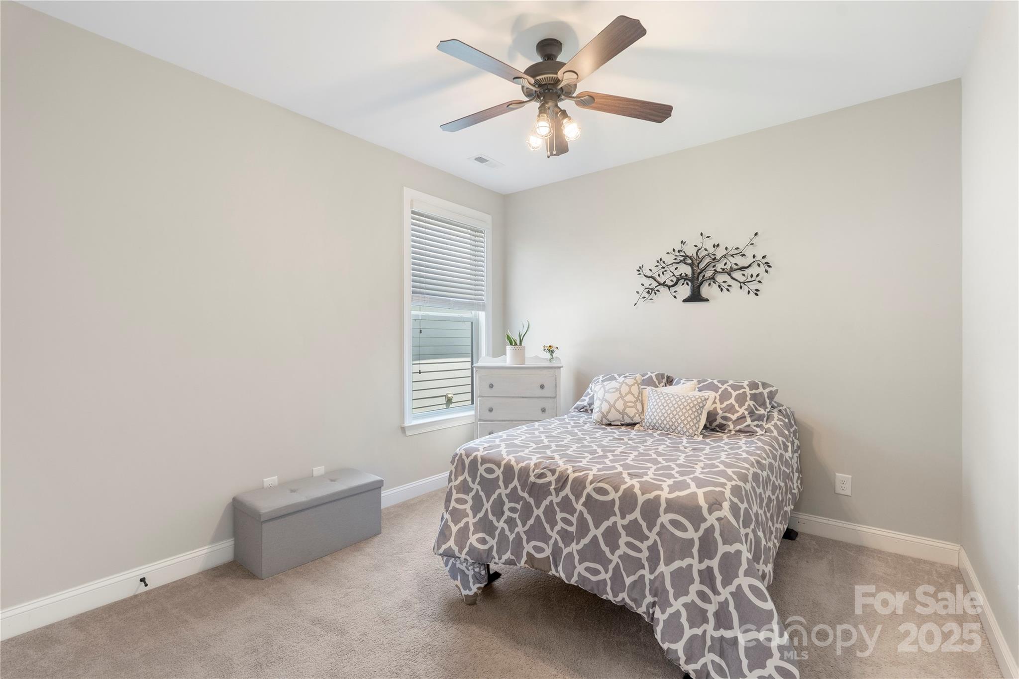 14914 Marymont Avenue Property Photo 24