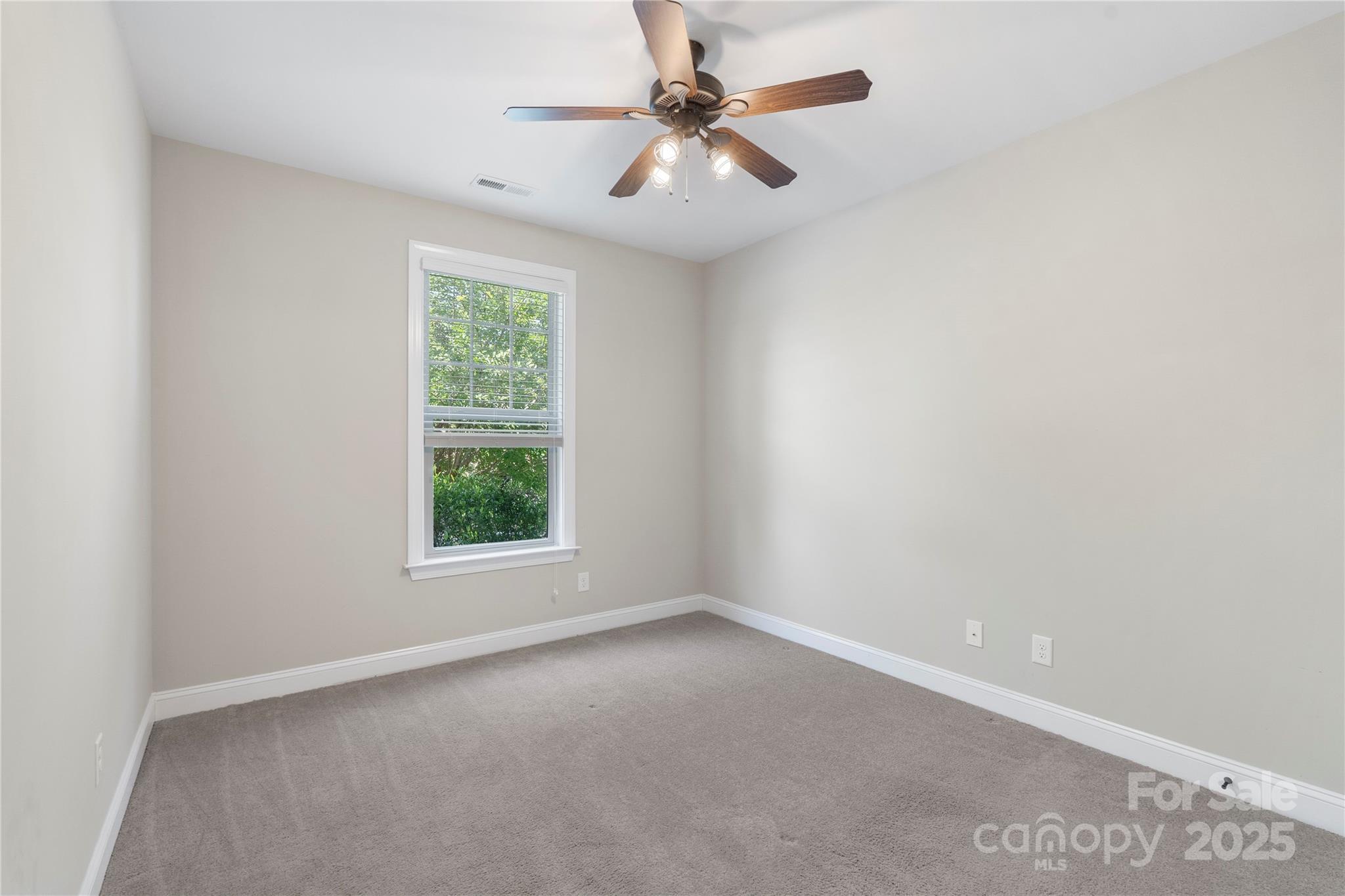 14914 Marymont Avenue Property Photo 26