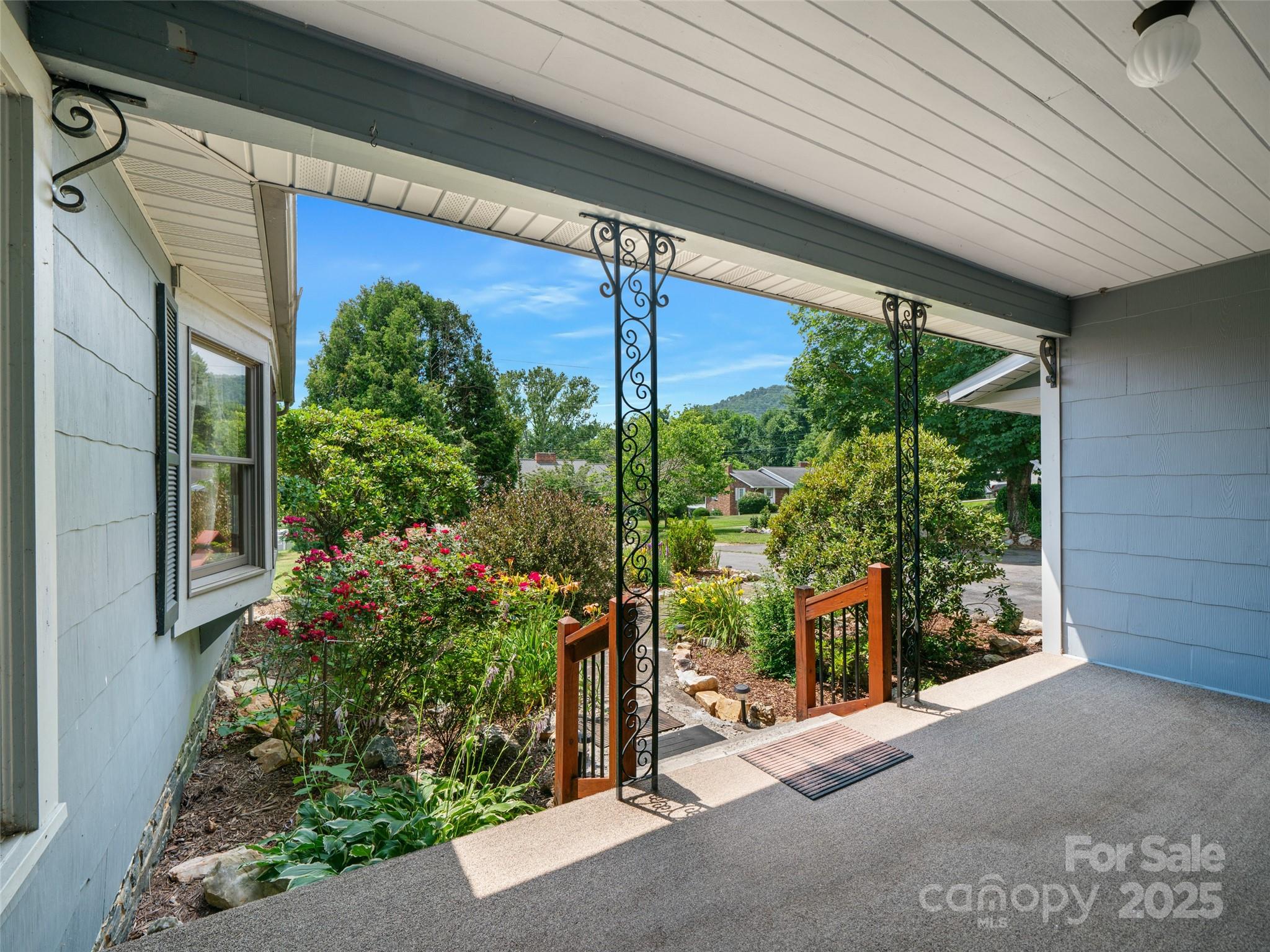 12 Robertson Street Property Photo 2