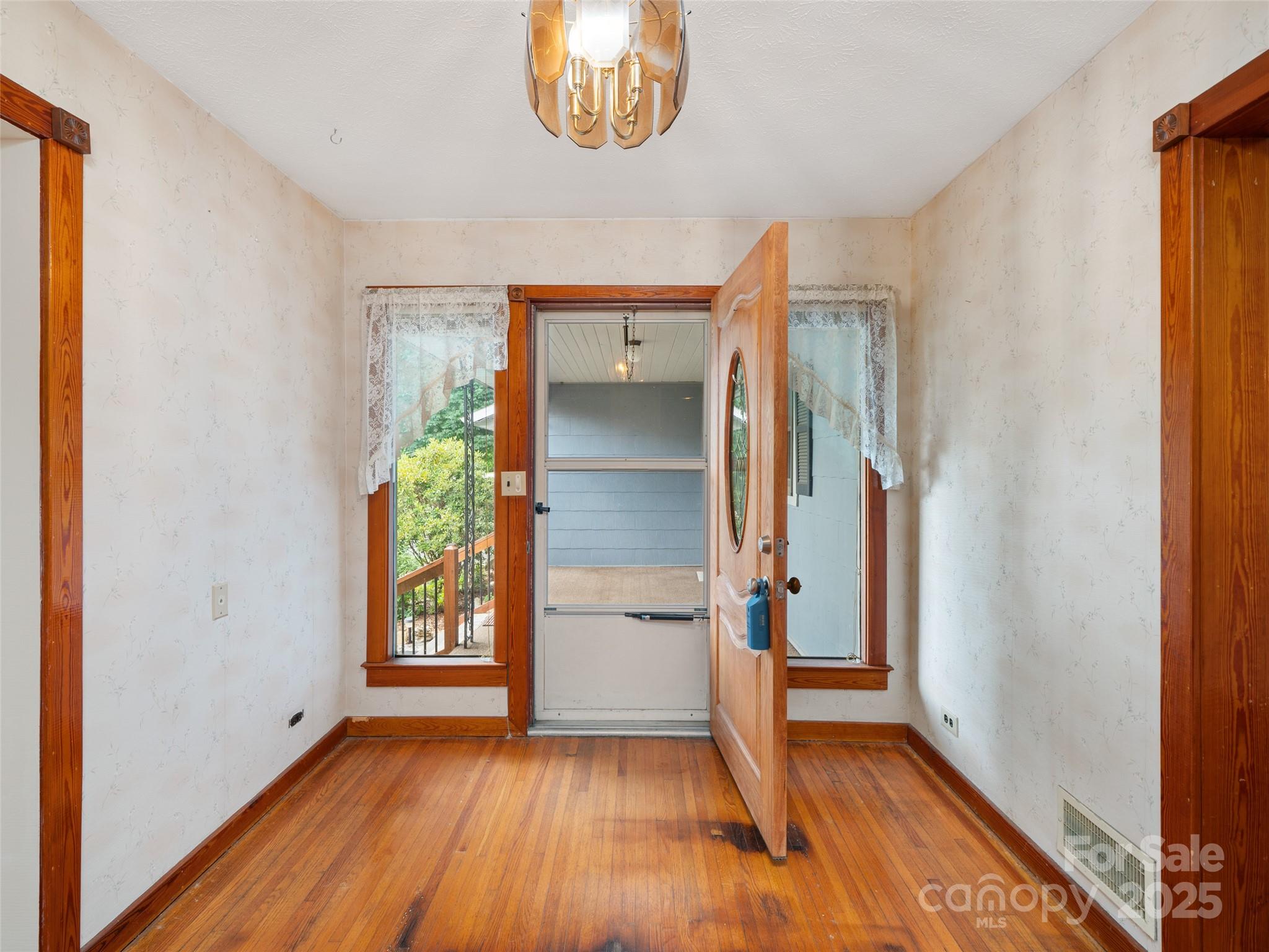 12 Robertson Street Property Photo 4