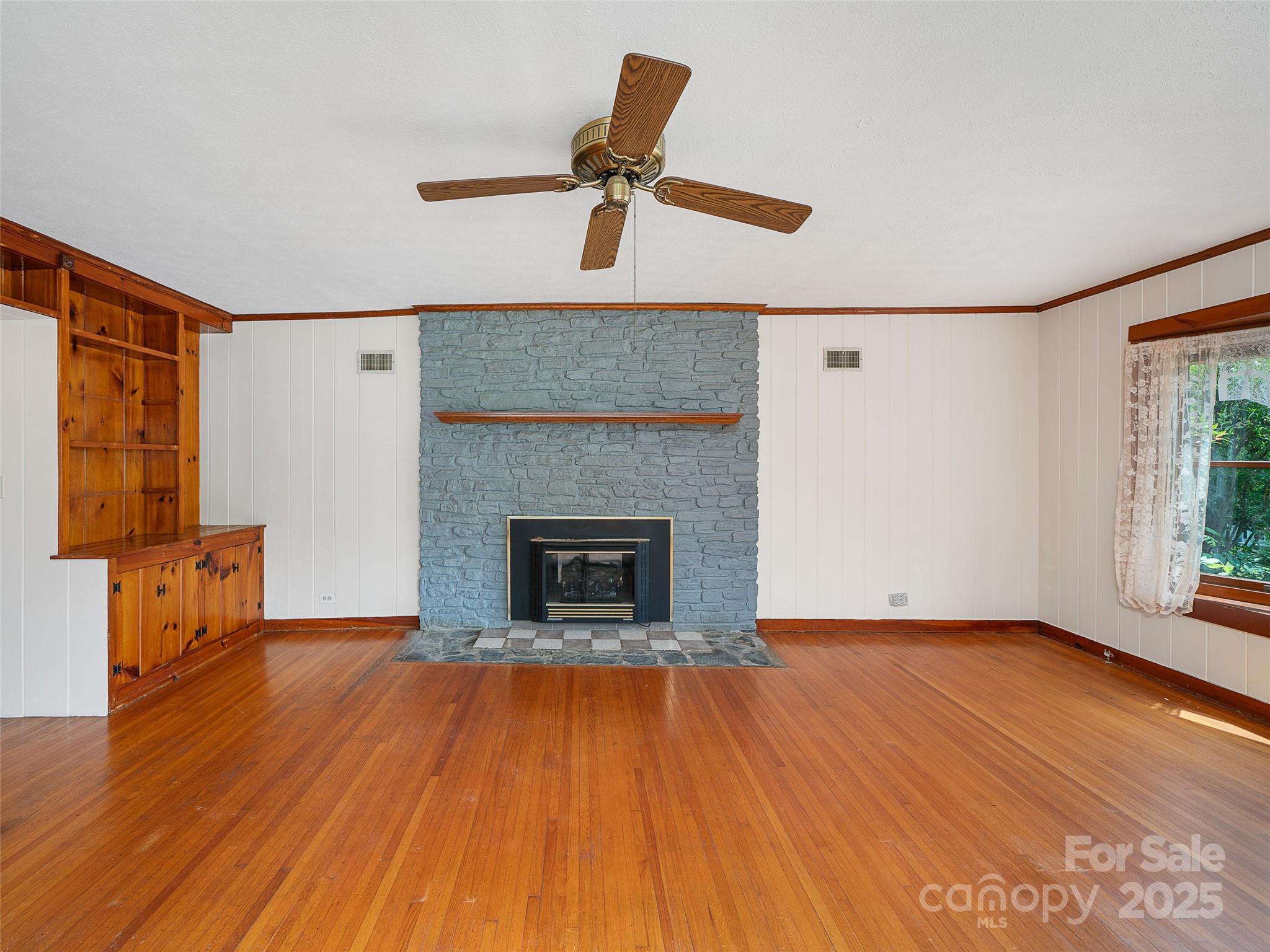 12 Robertson Street Property Photo 6