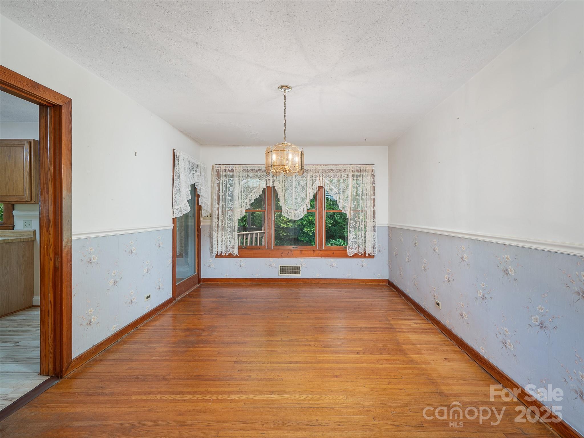 12 Robertson Street Property Photo 9