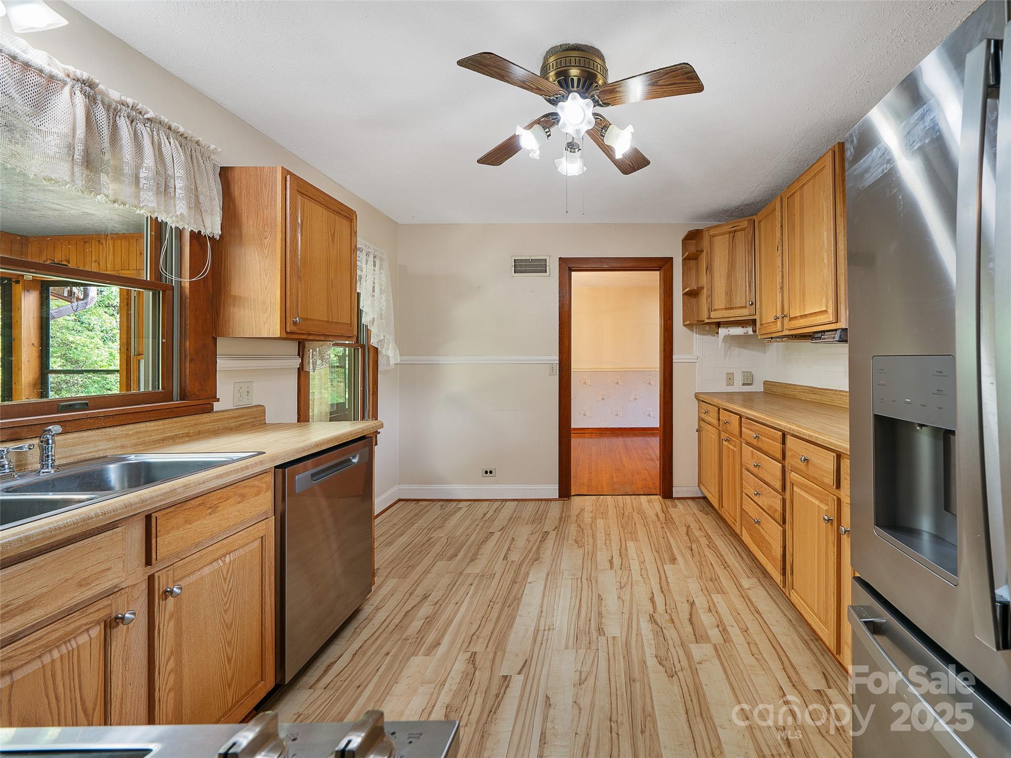 12 Robertson Street Property Photo 10