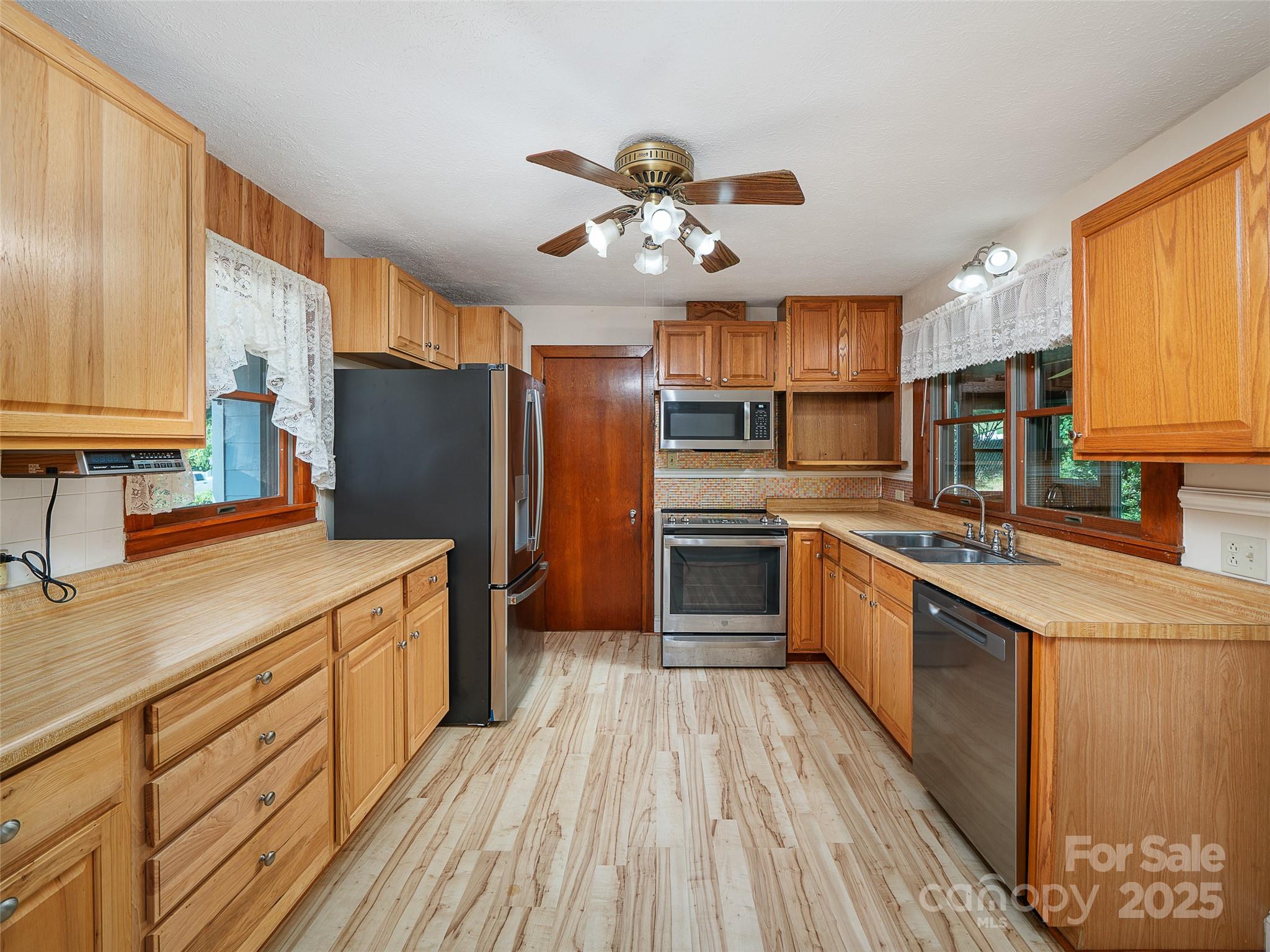 12 Robertson Street Property Photo 11