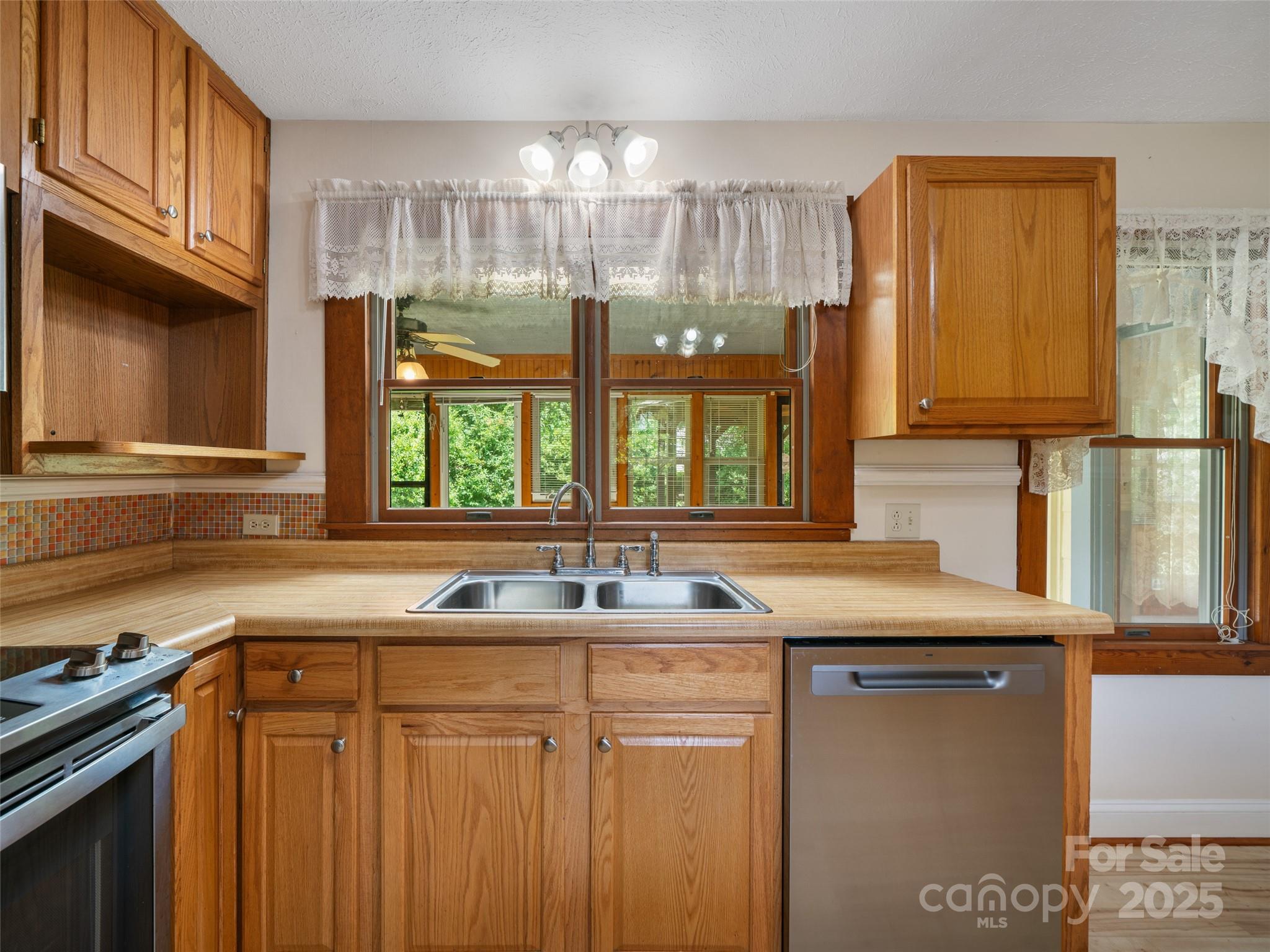 12 Robertson Street Property Photo 13