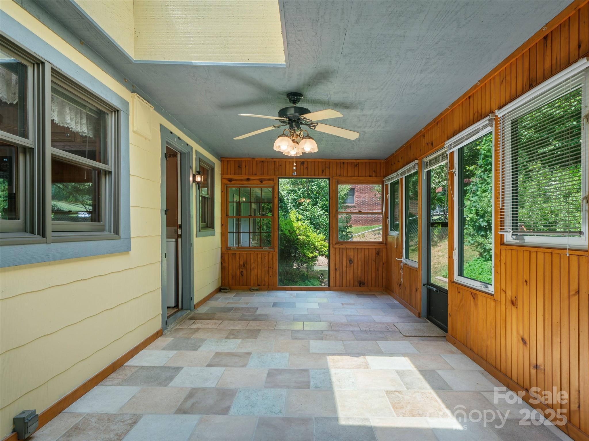 12 Robertson Street Property Photo 15