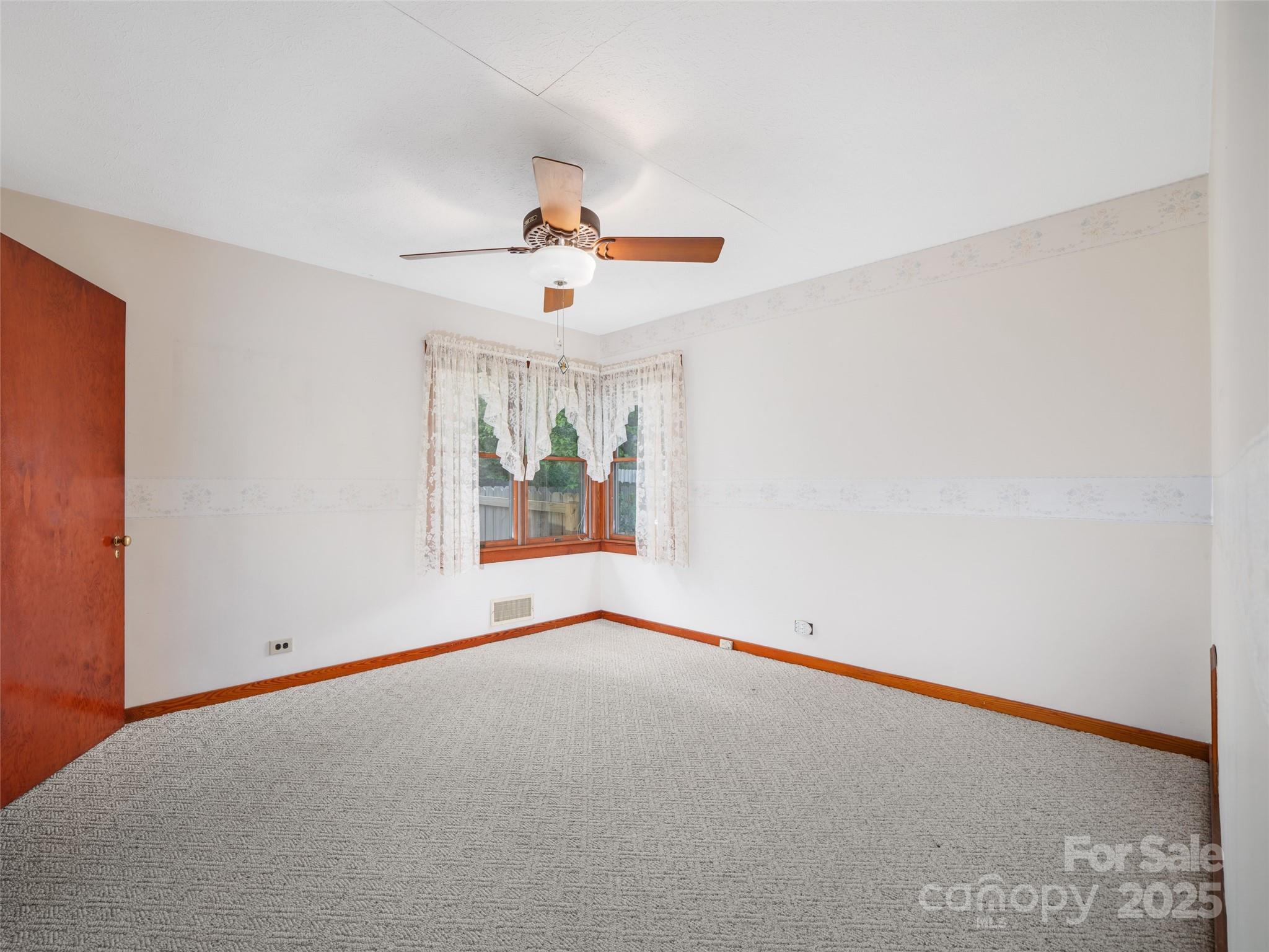 12 Robertson Street Property Photo 18