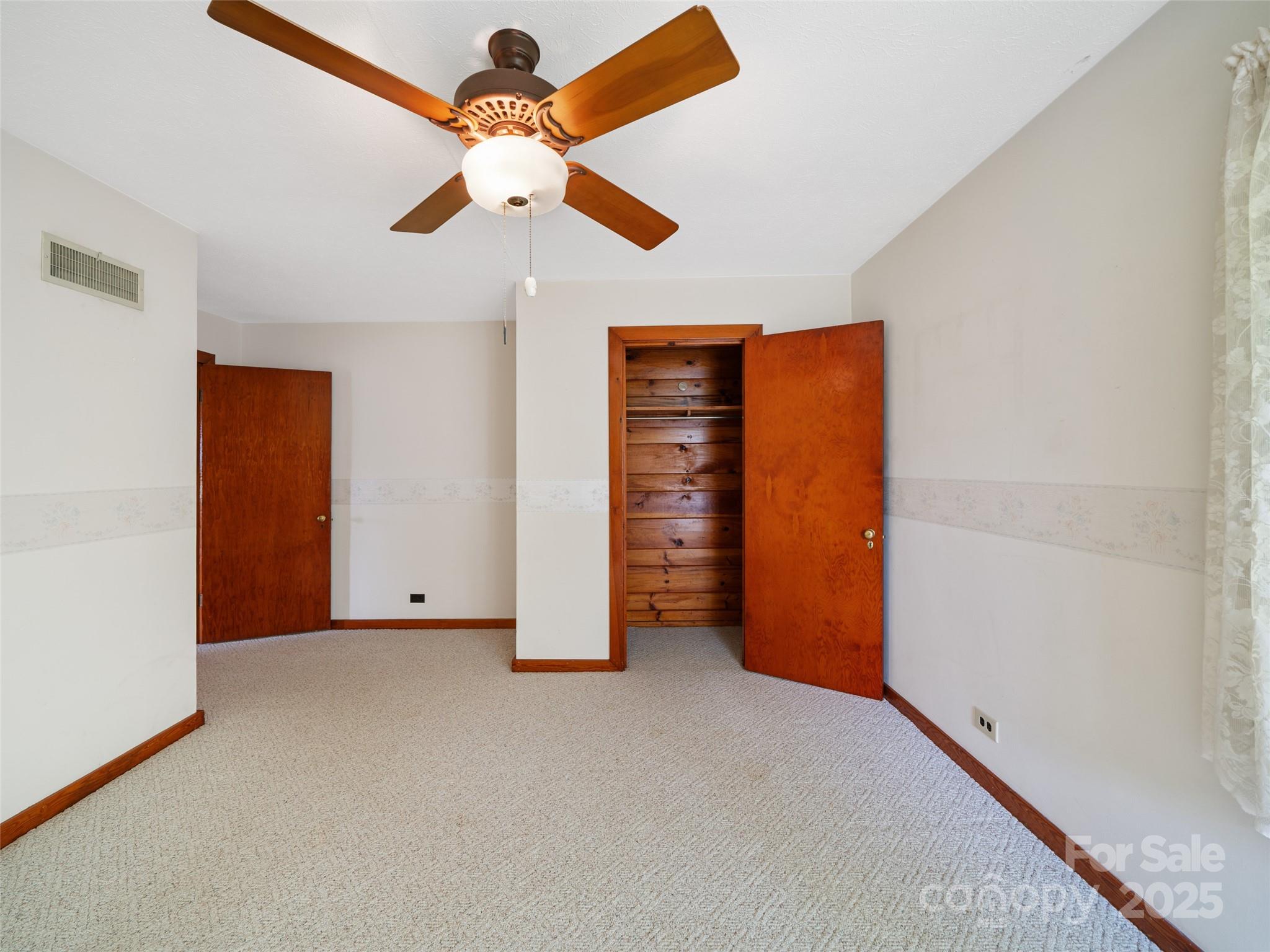 12 Robertson Street Property Photo 19