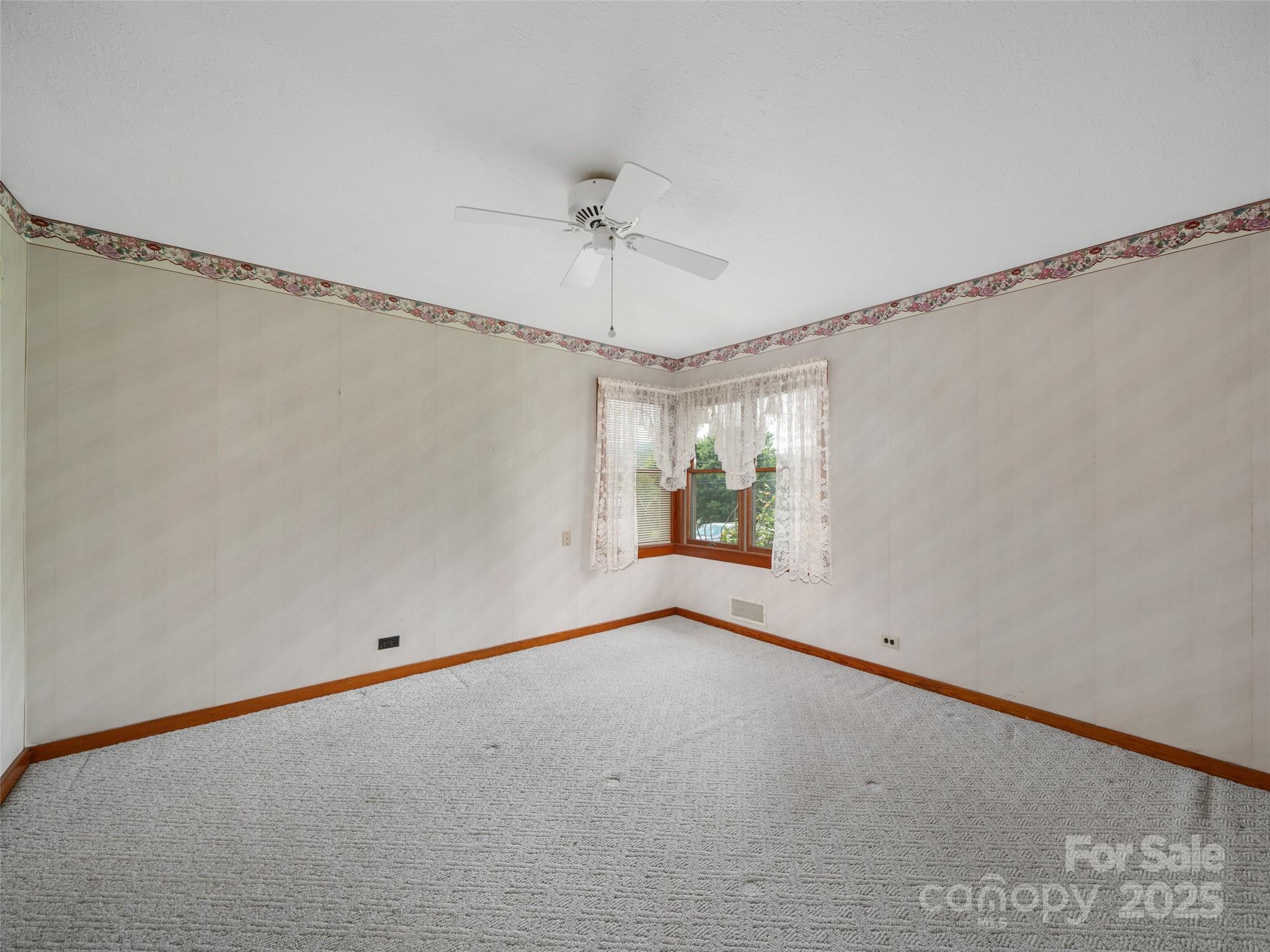 12 Robertson Street Property Photo 20