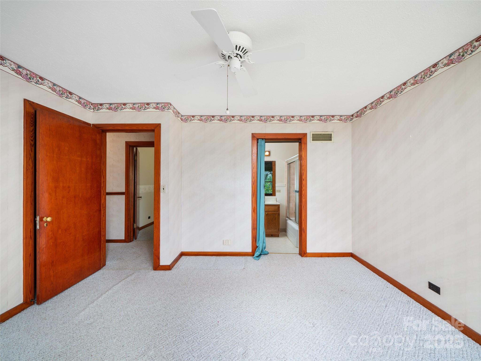 12 Robertson Street Property Photo 21