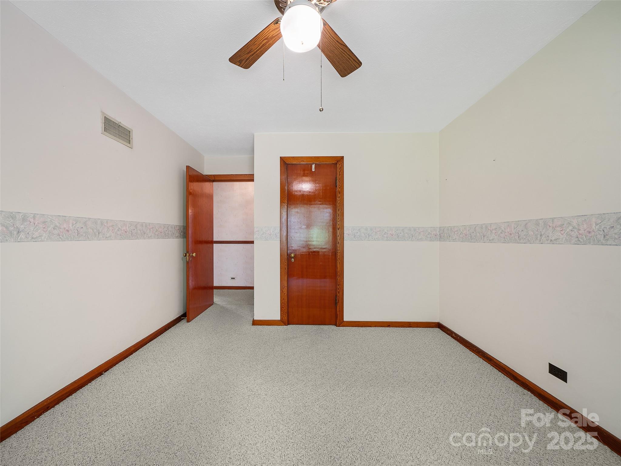 12 Robertson Street Property Photo 25
