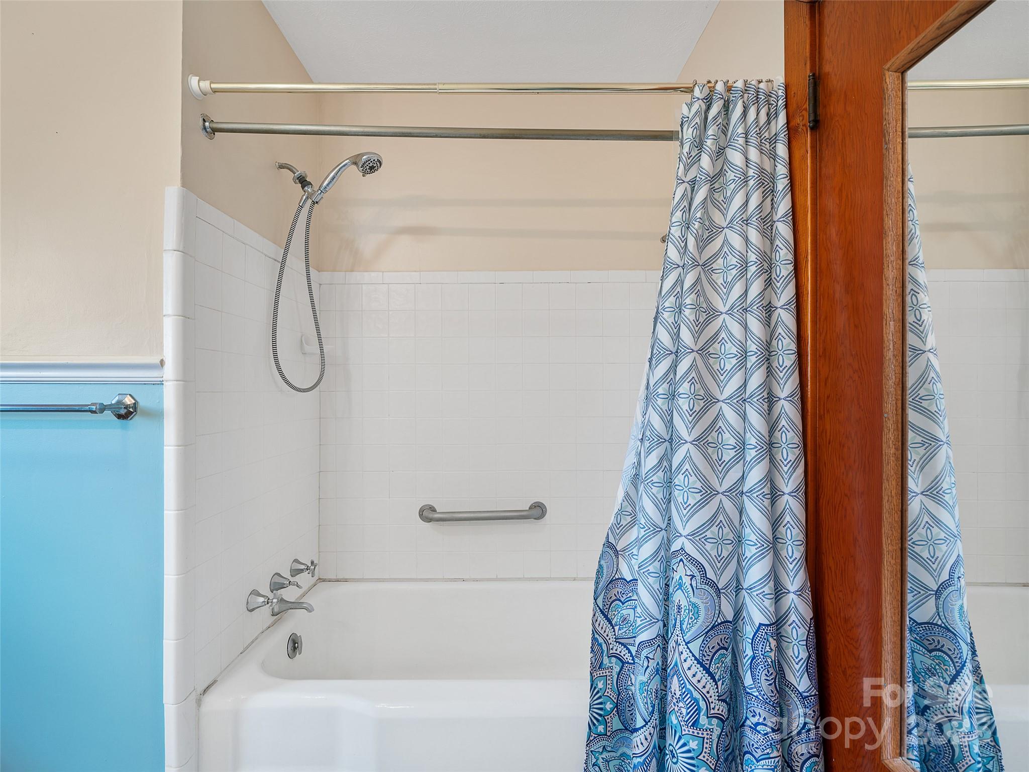 12 Robertson Street Property Photo 27