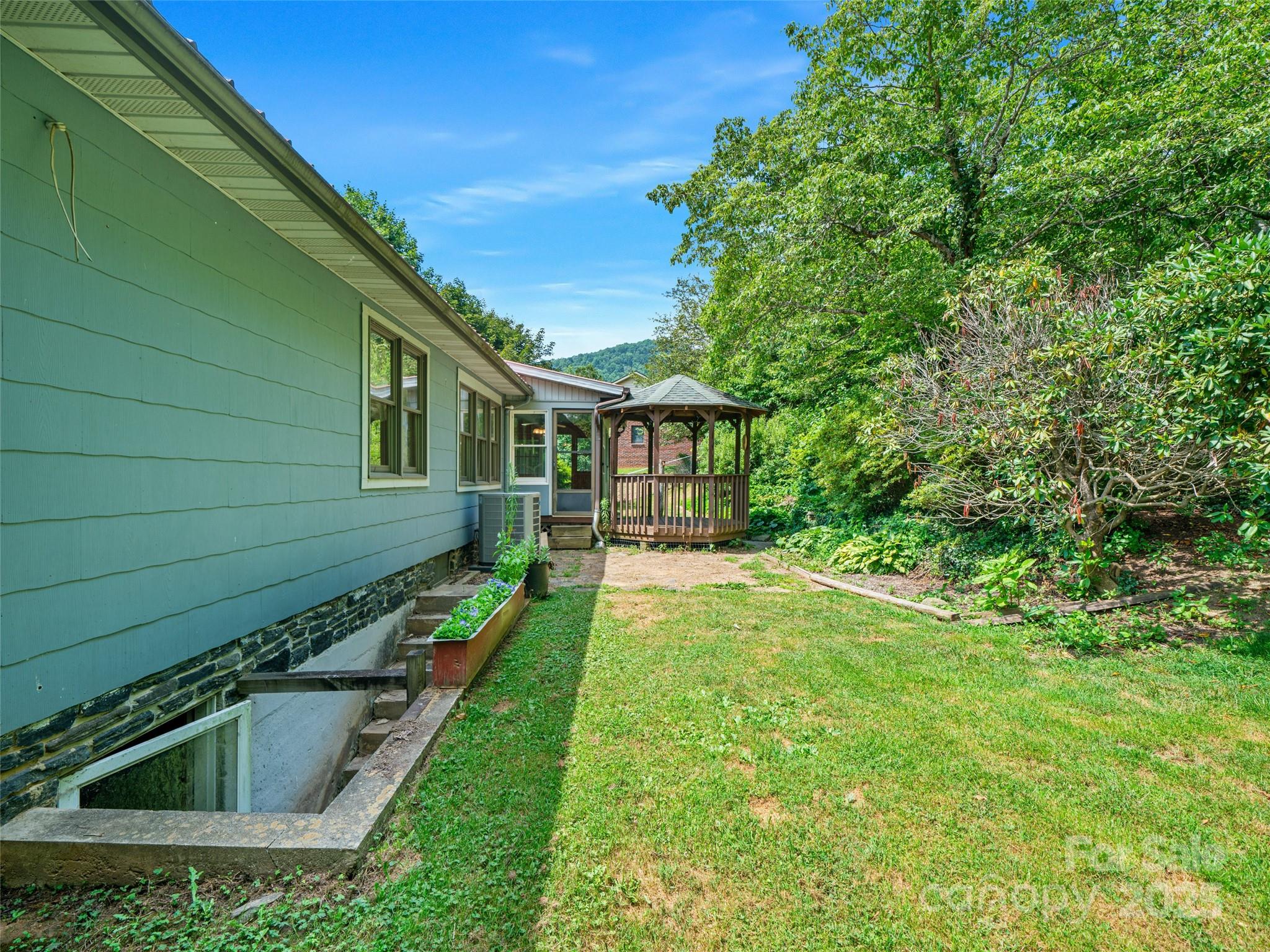 12 Robertson Street Property Photo 31