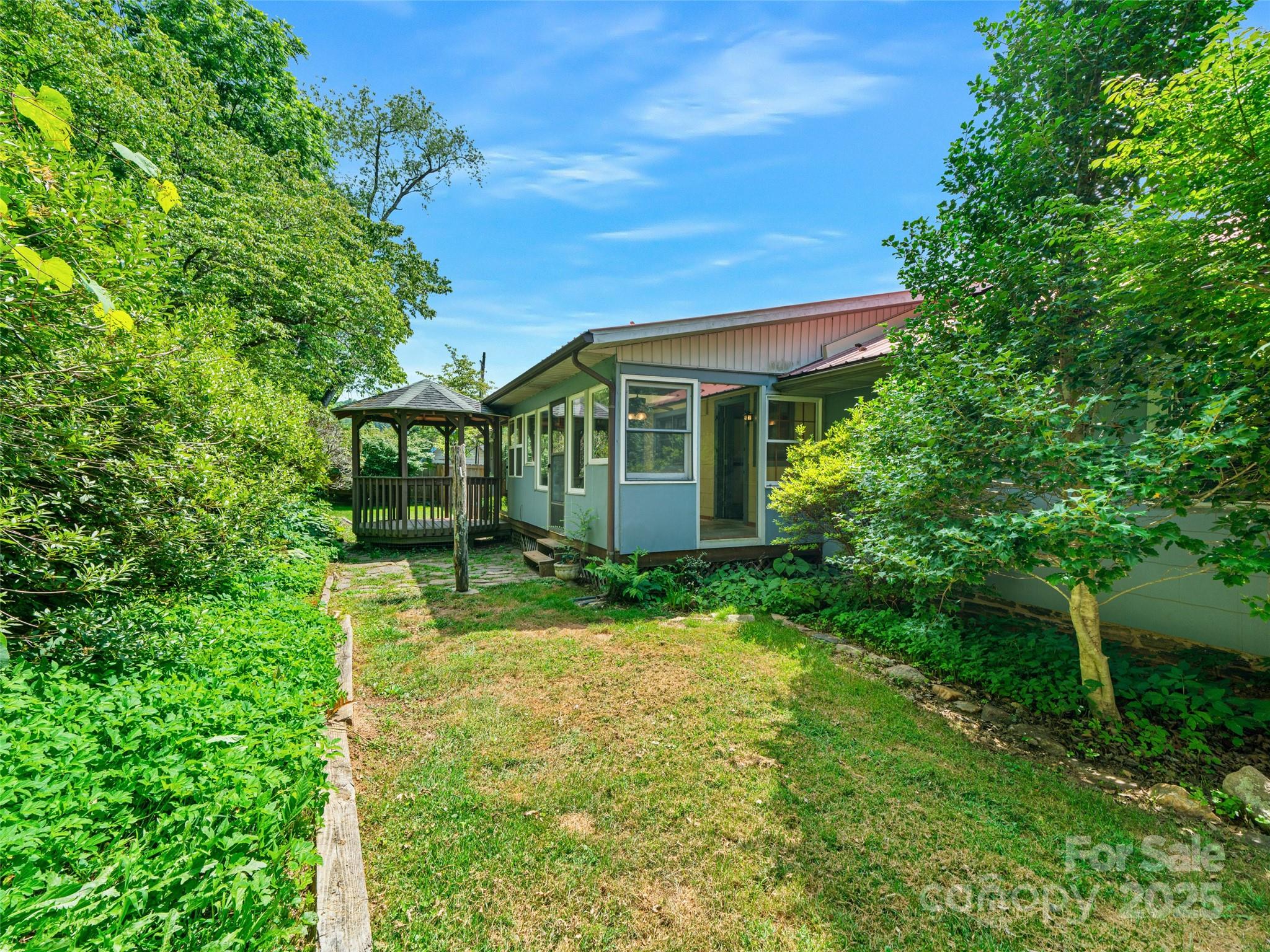 12 Robertson Street Property Photo 32