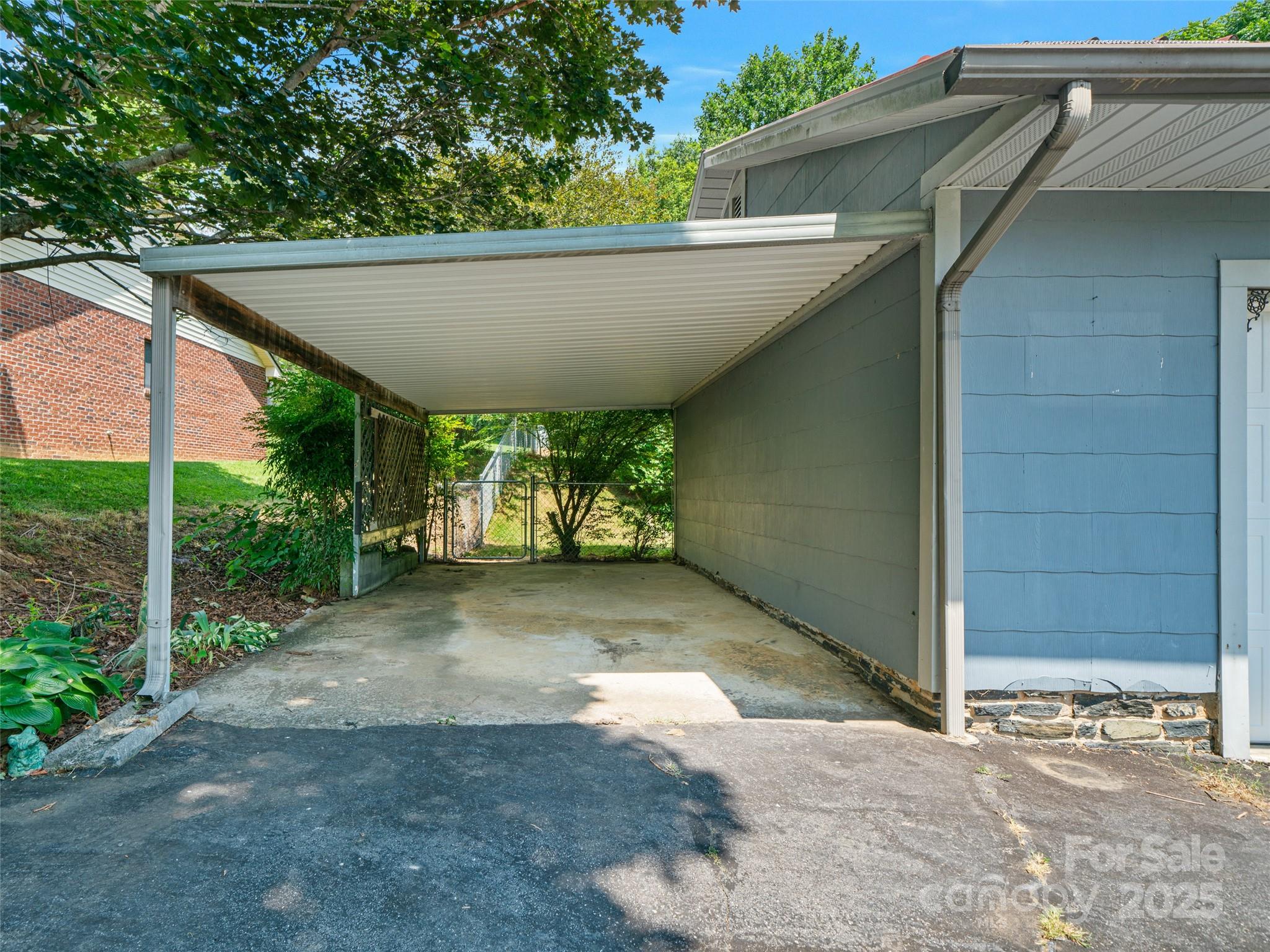 12 Robertson Street Property Photo 35