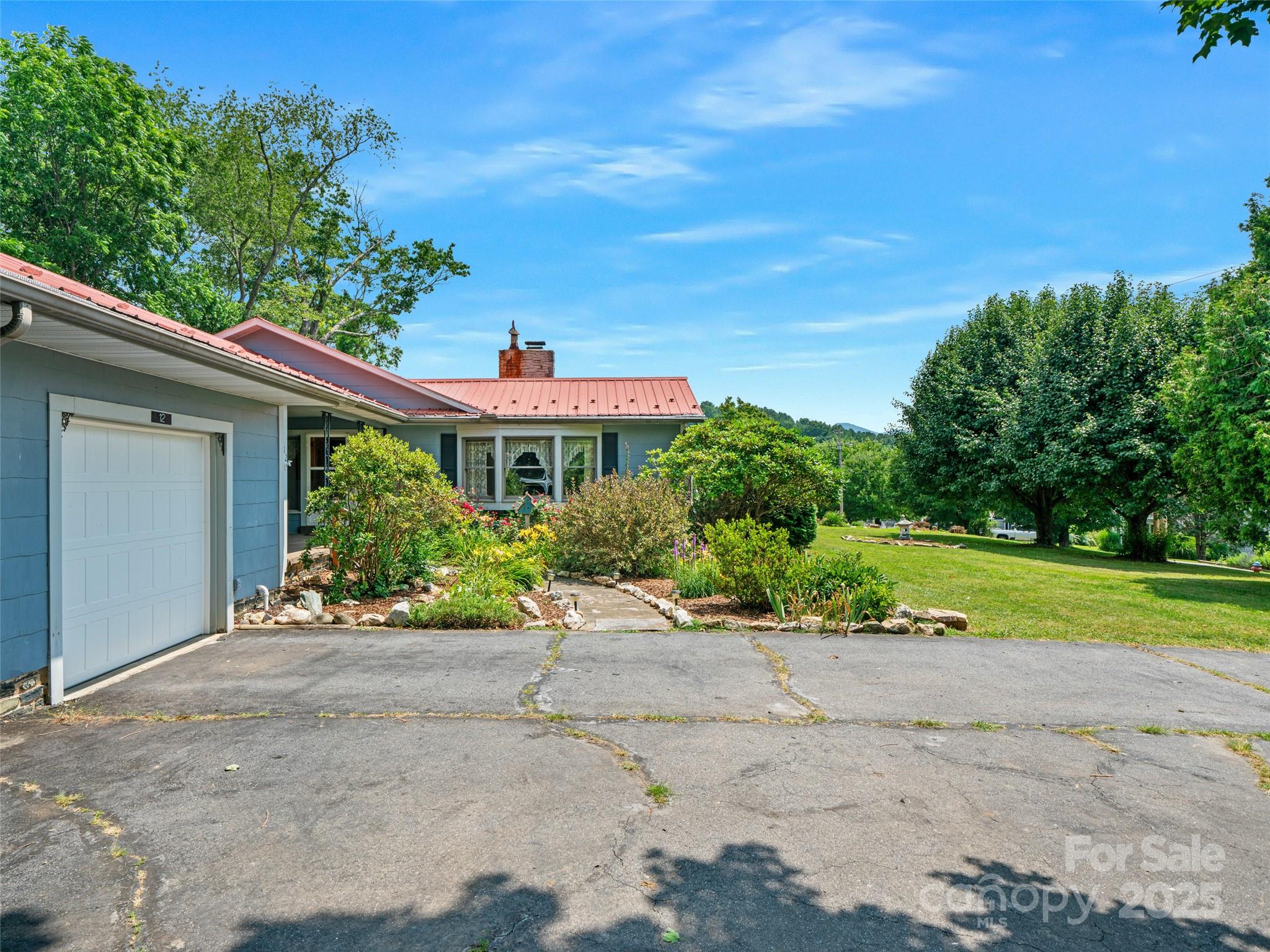 12 Robertson Street Property Photo 37