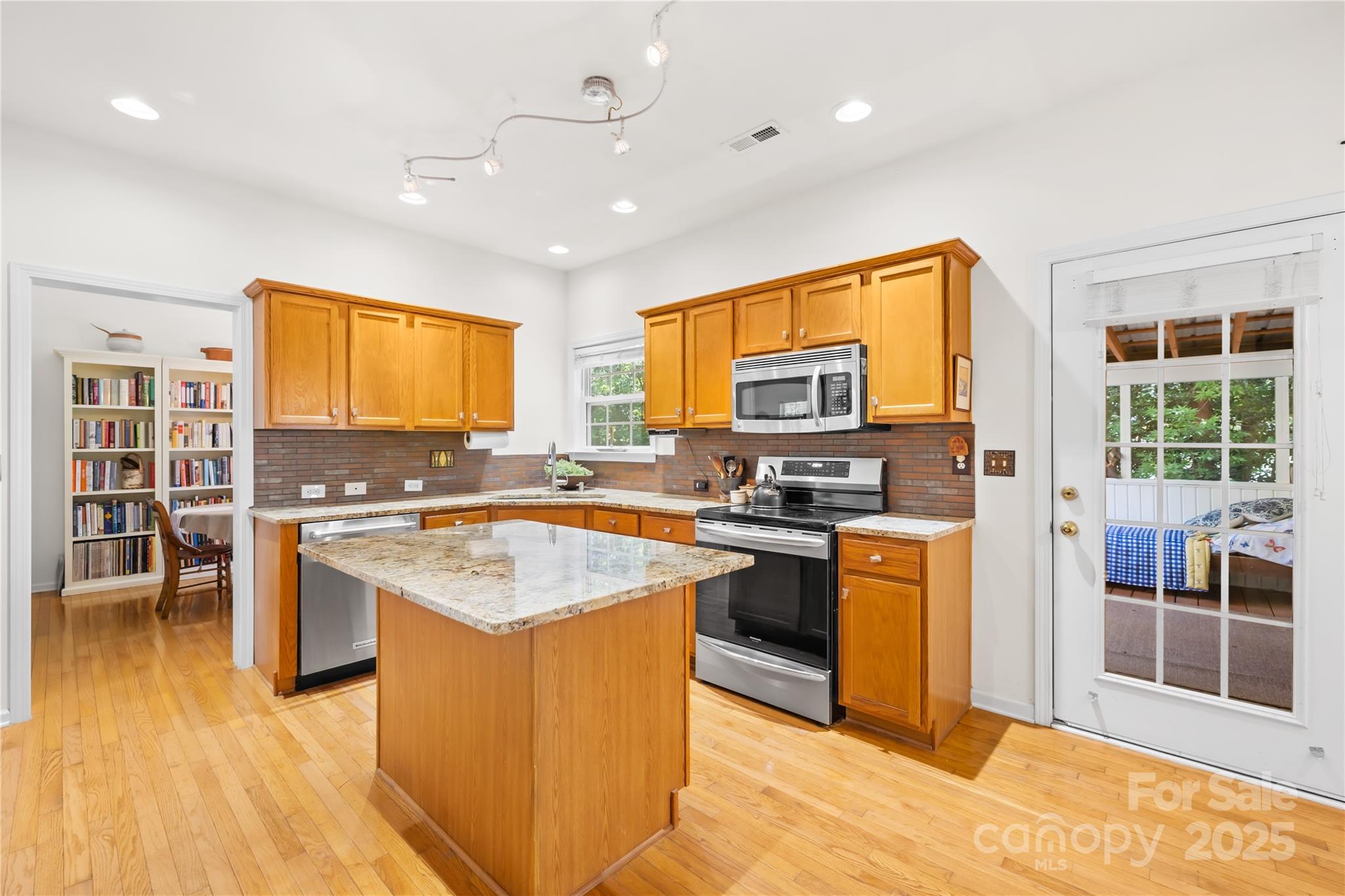 8682 Brook Glen Lane Property Photo 16