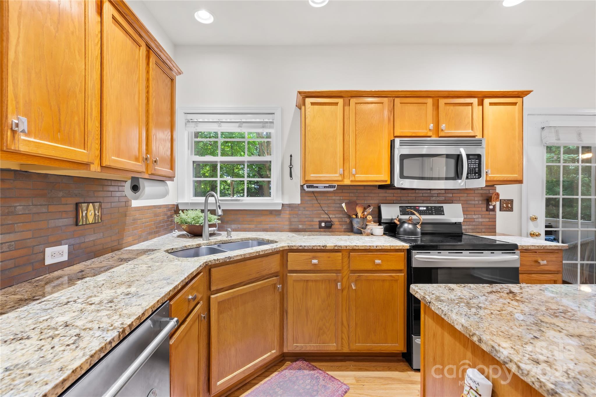 8682 Brook Glen Lane Property Photo 17