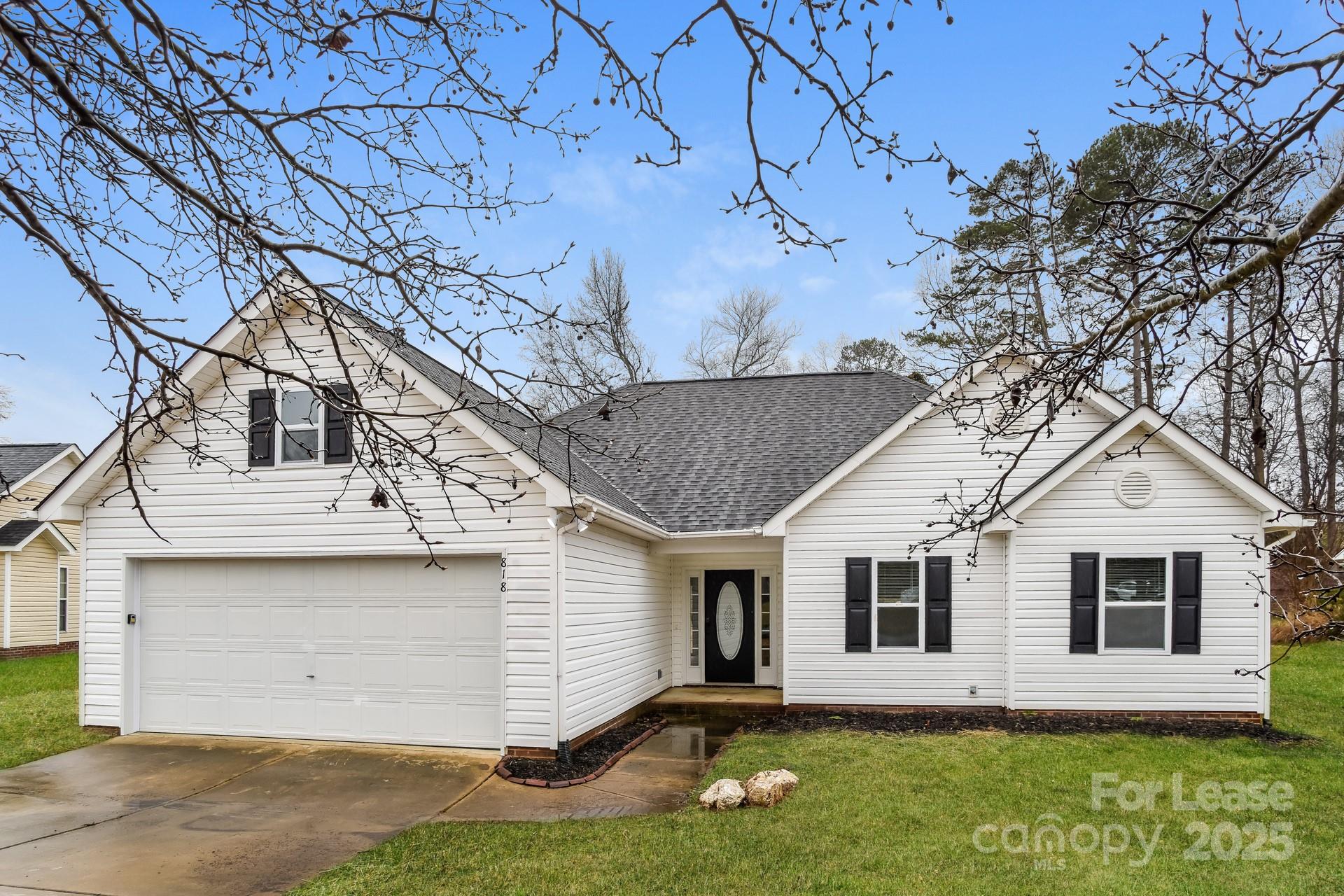 818 White Oak Lane Property Photo 1