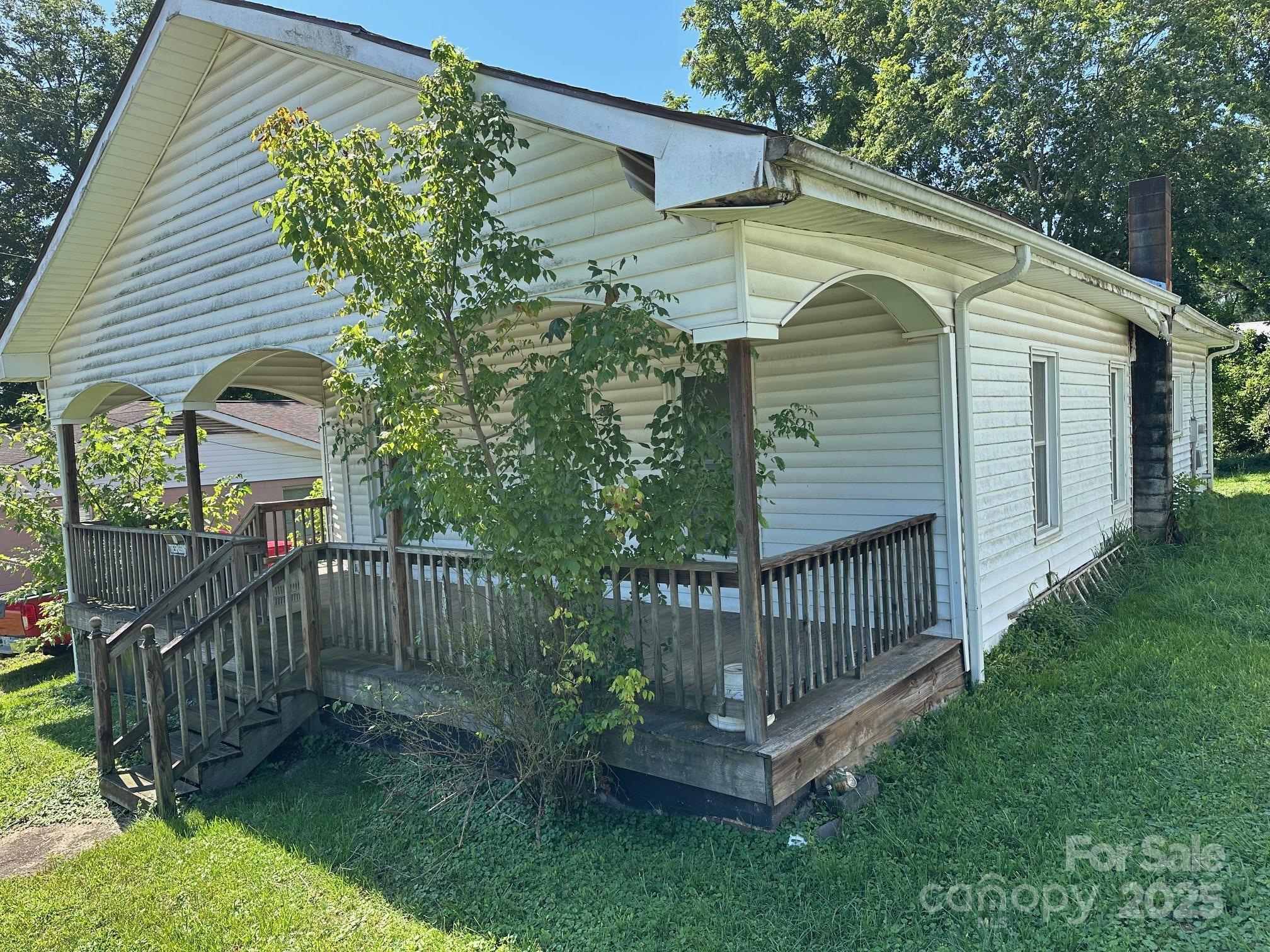 209 W Main Street Property Photo 1