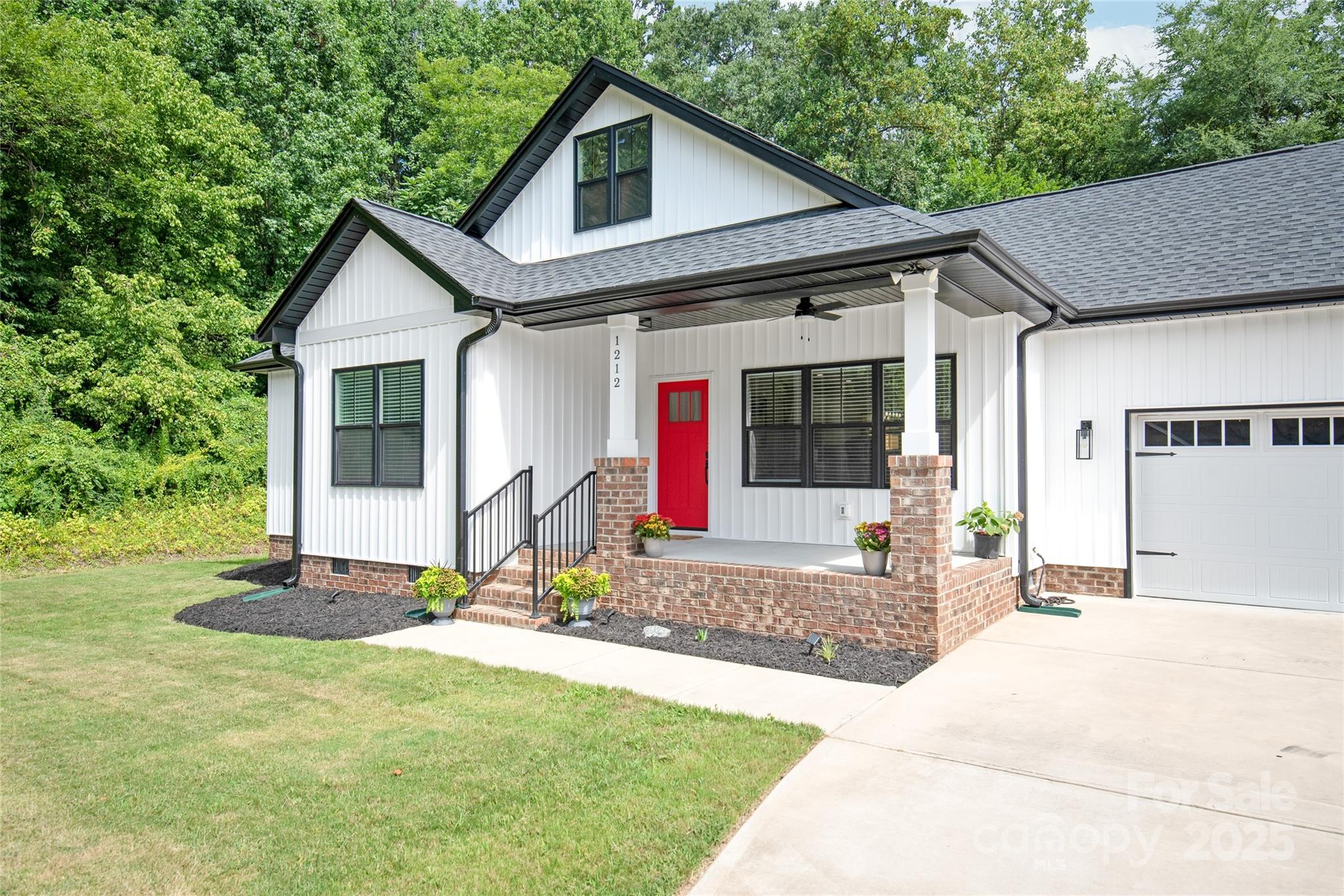 1212 Mason Way Property Photo 2